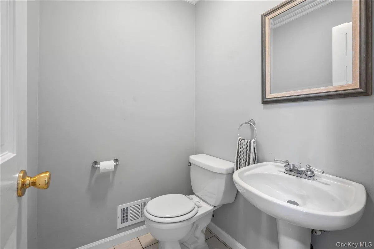 79 Healy Avenue, Greenburgh, NY, 5 Bedrooms Bedrooms, 9 Rooms Rooms,3 BathroomsBathrooms,Residential,For Rent,Healy,0,1001695 79 Healy Avenue, Greenburgh, NY, 5 Bedrooms Bedrooms, 9 Rooms Rooms,3 BathroomsBathrooms,Residential,For Rent,Healy,0,1001695