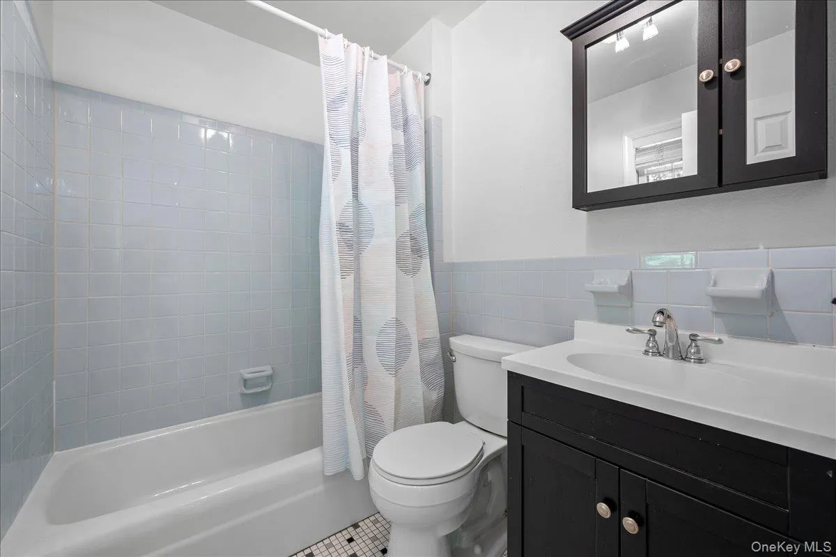 79 Healy Avenue, Greenburgh, NY, 5 Bedrooms Bedrooms, 9 Rooms Rooms,3 BathroomsBathrooms,Residential,For Rent,Healy,0,1001695 79 Healy Avenue, Greenburgh, NY, 5 Bedrooms Bedrooms, 9 Rooms Rooms,3 BathroomsBathrooms,Residential,For Rent,Healy,0,1001695