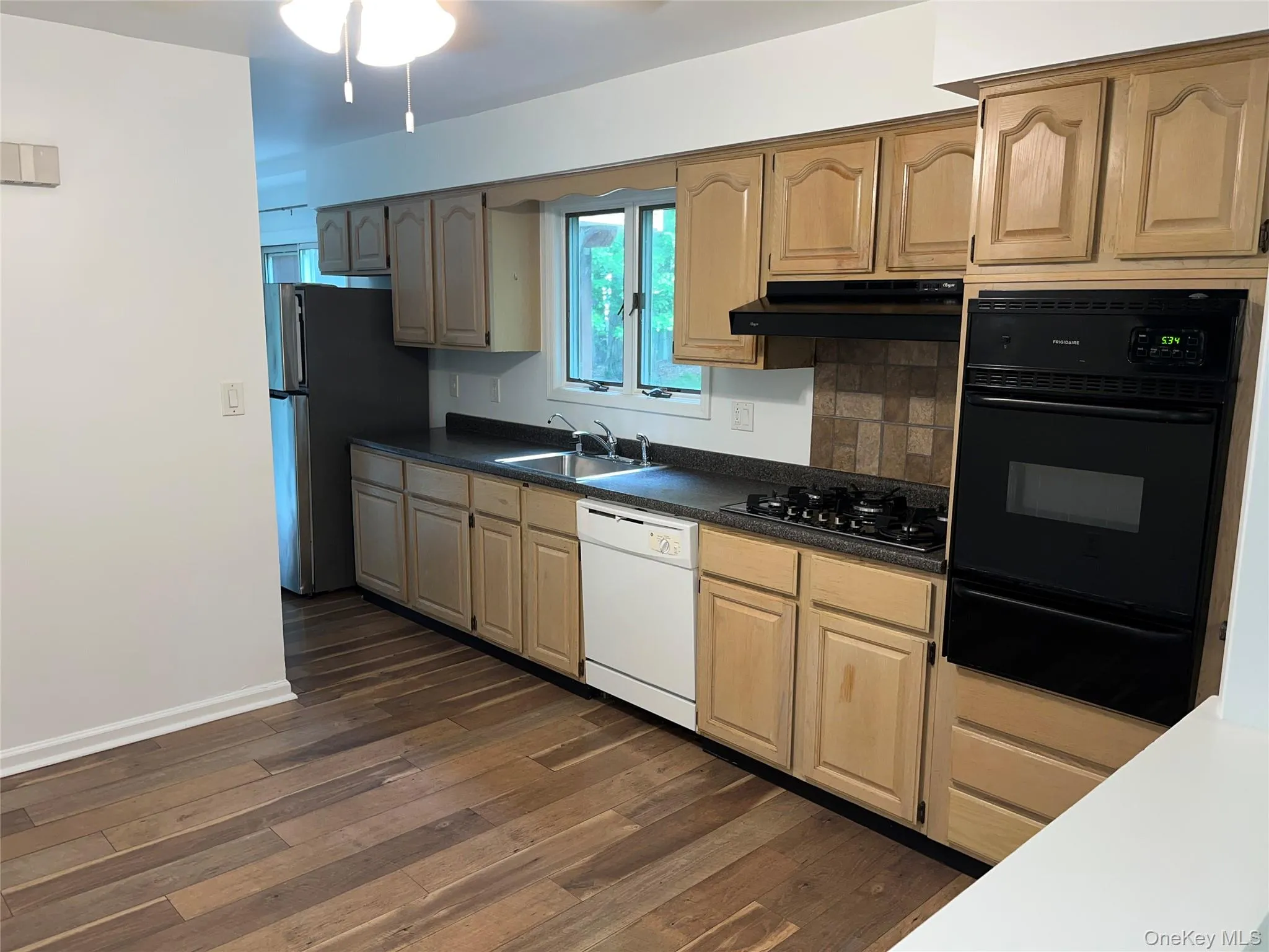 143 Pineview Avenue, Clarkstown, NY, 5 Bedrooms Bedrooms, 10 Rooms Rooms,3 BathroomsBathrooms,Residential,For Rent,Pineview,0,1001700 143 Pineview Avenue, Clarkstown, NY, 5 Bedrooms Bedrooms, 10 Rooms Rooms,3 BathroomsBathrooms,Residential,For Rent,Pineview,0,1001700
