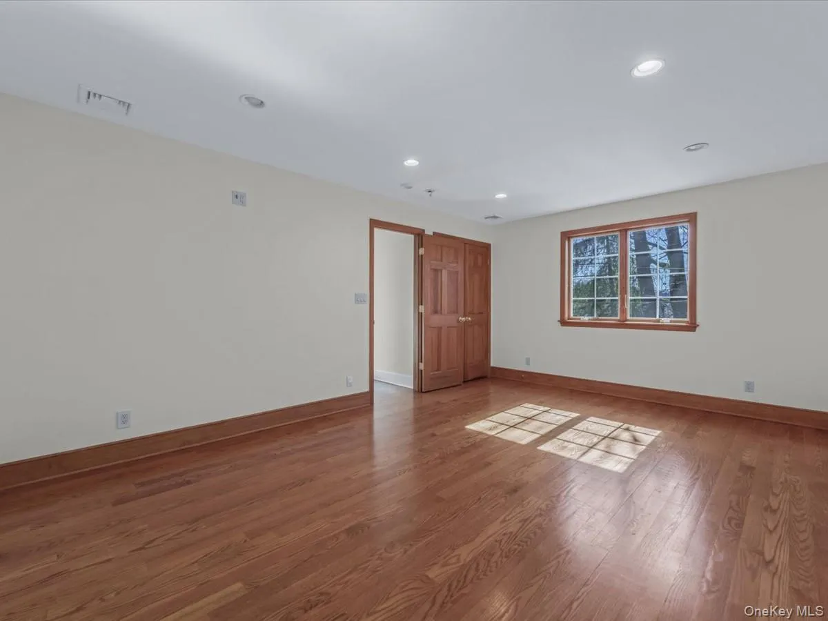 2 Amherst Road, North Hempstead, NY, 4 Bedrooms Bedrooms, 12 Rooms Rooms,3 BathroomsBathrooms,Residential Lease,For Rent,Amherst,0,1001701 2 Amherst Road, North Hempstead, NY, 4 Bedrooms Bedrooms, 12 Rooms Rooms,3 BathroomsBathrooms,Residential Lease,For Rent,Amherst,0,1001701