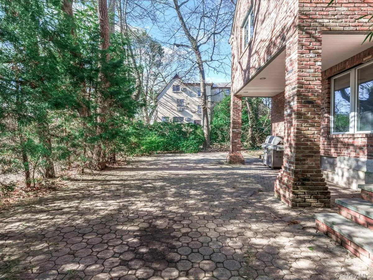 2 Amherst Road, North Hempstead, NY, 4 Bedrooms Bedrooms, 12 Rooms Rooms,3 BathroomsBathrooms,Residential Lease,For Rent,Amherst,0,1001701 2 Amherst Road, North Hempstead, NY, 4 Bedrooms Bedrooms, 12 Rooms Rooms,3 BathroomsBathrooms,Residential Lease,For Rent,Amherst,0,1001701