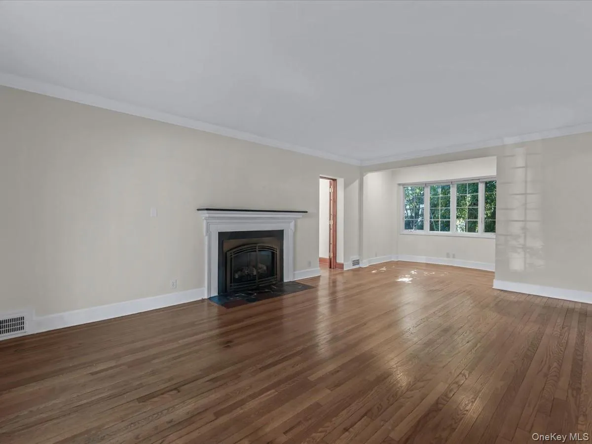 2 Amherst Road, North Hempstead, NY, 4 Bedrooms Bedrooms, 12 Rooms Rooms,3 BathroomsBathrooms,Residential Lease,For Rent,Amherst,0,1001701 2 Amherst Road, North Hempstead, NY, 4 Bedrooms Bedrooms, 12 Rooms Rooms,3 BathroomsBathrooms,Residential Lease,For Rent,Amherst,0,1001701
