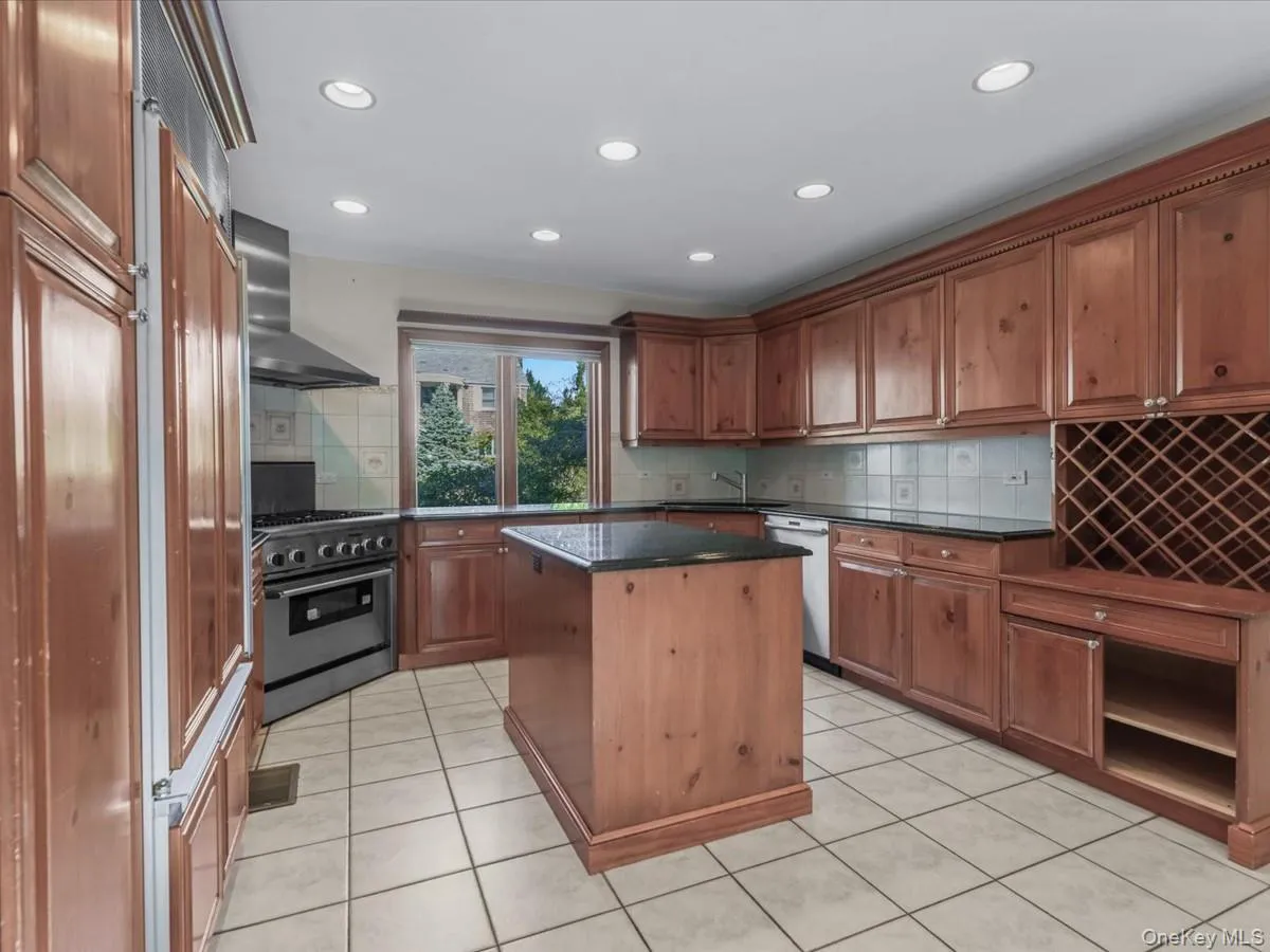 2 Amherst Road, North Hempstead, NY, 4 Bedrooms Bedrooms, 12 Rooms Rooms,3 BathroomsBathrooms,Residential Lease,For Rent,Amherst,0,1001701 2 Amherst Road, North Hempstead, NY, 4 Bedrooms Bedrooms, 12 Rooms Rooms,3 BathroomsBathrooms,Residential Lease,For Rent,Amherst,0,1001701
