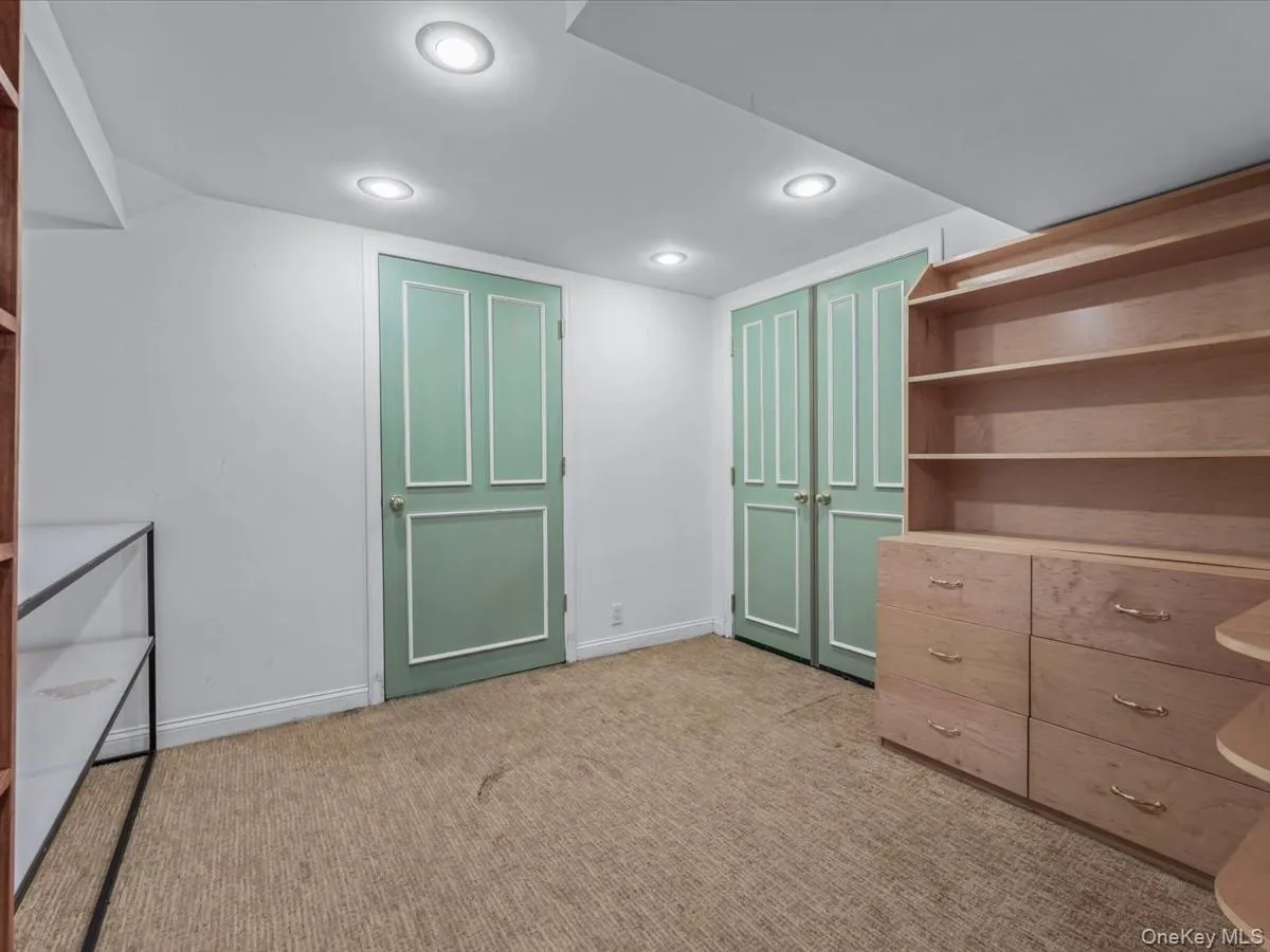 2 Amherst Road, North Hempstead, NY, 4 Bedrooms Bedrooms, 12 Rooms Rooms,3 BathroomsBathrooms,Residential Lease,For Rent,Amherst,0,1001701 2 Amherst Road, North Hempstead, NY, 4 Bedrooms Bedrooms, 12 Rooms Rooms,3 BathroomsBathrooms,Residential Lease,For Rent,Amherst,0,1001701