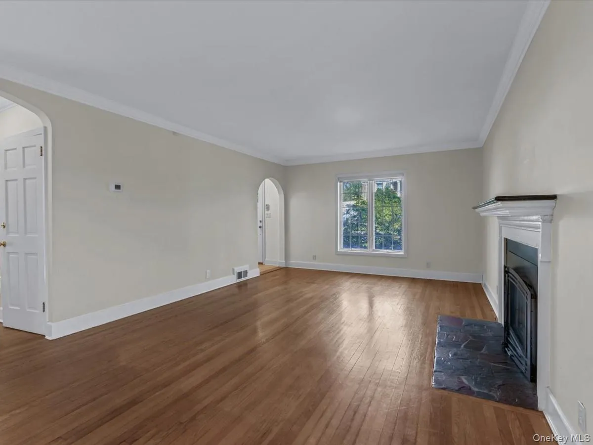 2 Amherst Road, North Hempstead, NY, 4 Bedrooms Bedrooms, 12 Rooms Rooms,3 BathroomsBathrooms,Residential Lease,For Rent,Amherst,0,1001701 2 Amherst Road, North Hempstead, NY, 4 Bedrooms Bedrooms, 12 Rooms Rooms,3 BathroomsBathrooms,Residential Lease,For Rent,Amherst,0,1001701