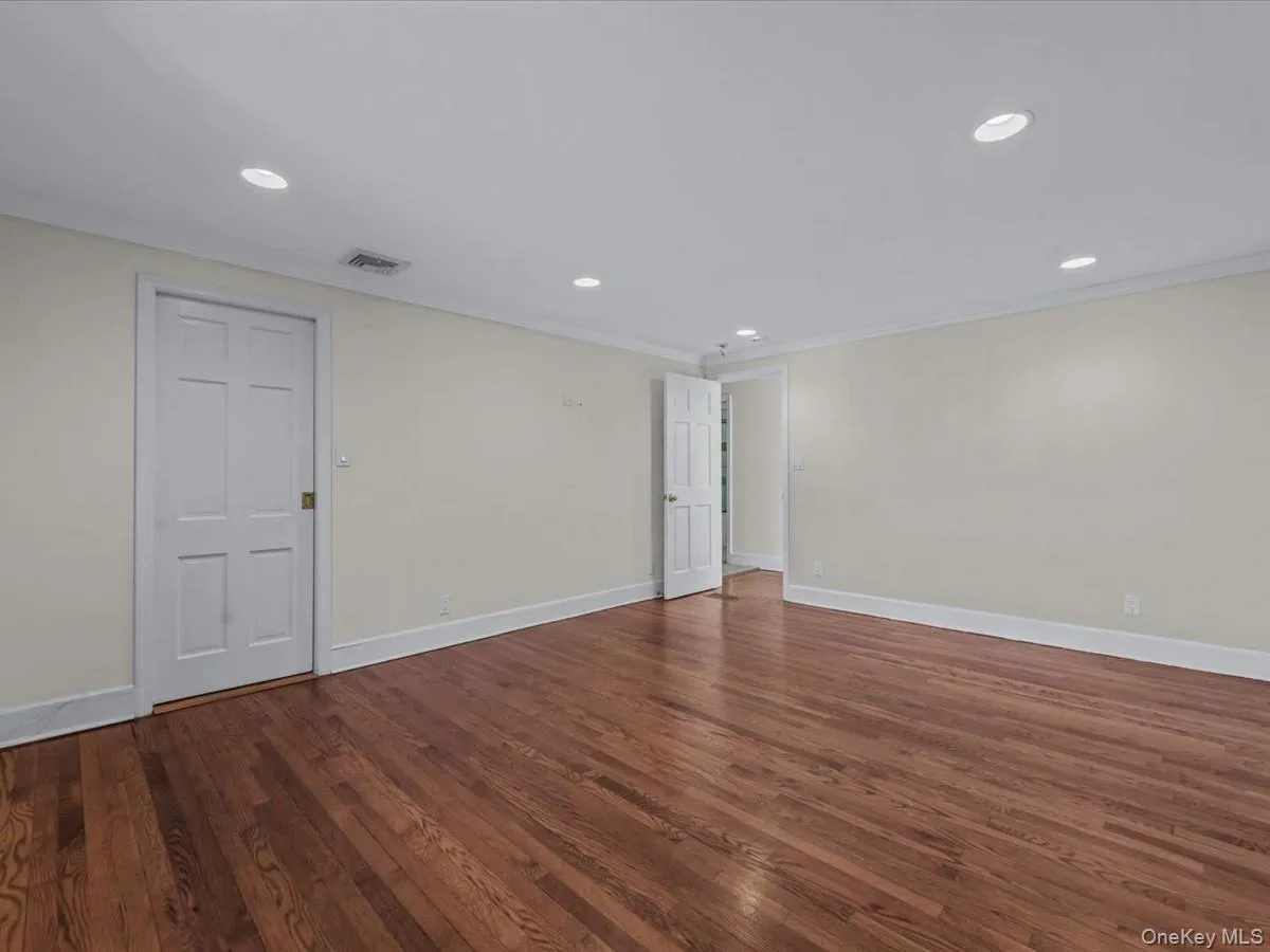 2 Amherst Road, North Hempstead, NY, 4 Bedrooms Bedrooms, 12 Rooms Rooms,3 BathroomsBathrooms,Residential Lease,For Rent,Amherst,0,1001701 2 Amherst Road, North Hempstead, NY, 4 Bedrooms Bedrooms, 12 Rooms Rooms,3 BathroomsBathrooms,Residential Lease,For Rent,Amherst,0,1001701