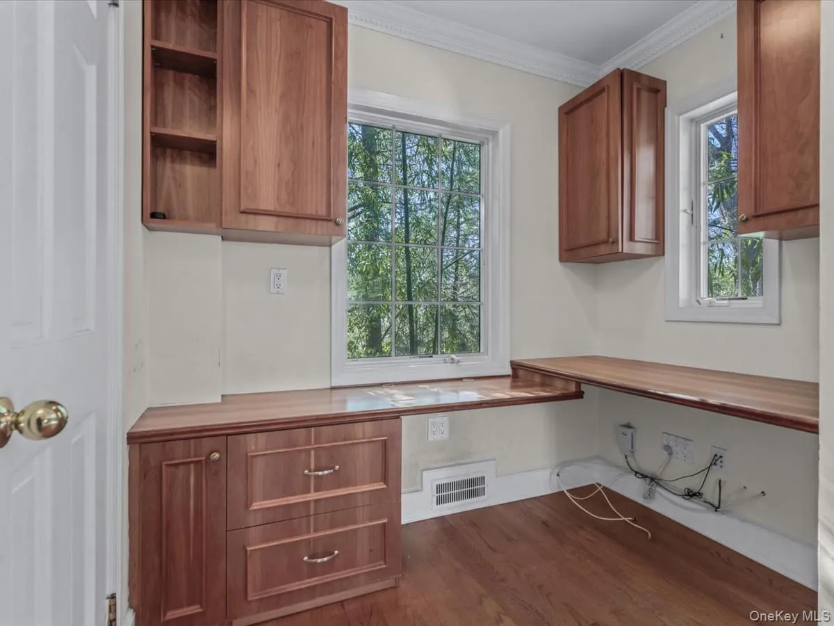 2 Amherst Road, North Hempstead, NY, 4 Bedrooms Bedrooms, 12 Rooms Rooms,3 BathroomsBathrooms,Residential Lease,For Rent,Amherst,0,1001701 2 Amherst Road, North Hempstead, NY, 4 Bedrooms Bedrooms, 12 Rooms Rooms,3 BathroomsBathrooms,Residential Lease,For Rent,Amherst,0,1001701
