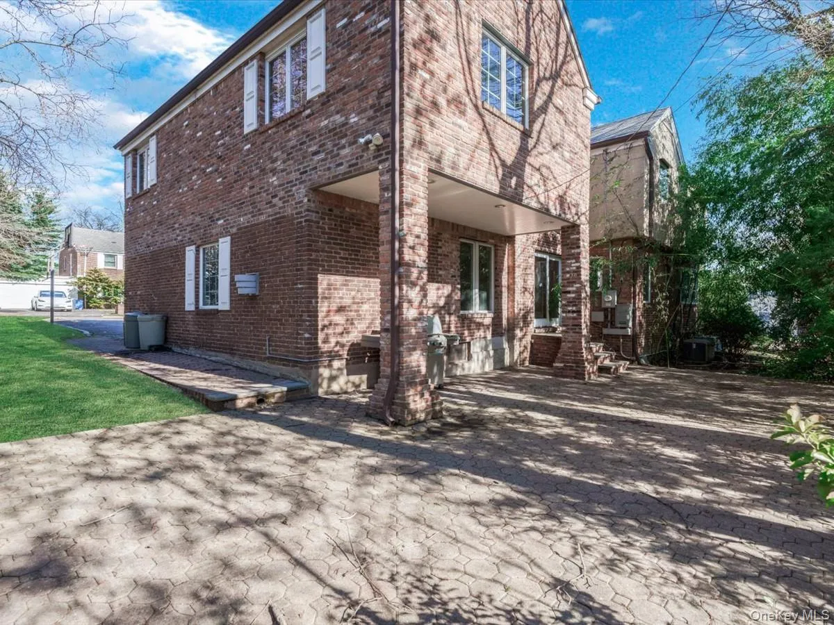 2 Amherst Road, North Hempstead, NY, 4 Bedrooms Bedrooms, 12 Rooms Rooms,3 BathroomsBathrooms,Residential Lease,For Rent,Amherst,0,1001701 2 Amherst Road, North Hempstead, NY, 4 Bedrooms Bedrooms, 12 Rooms Rooms,3 BathroomsBathrooms,Residential Lease,For Rent,Amherst,0,1001701