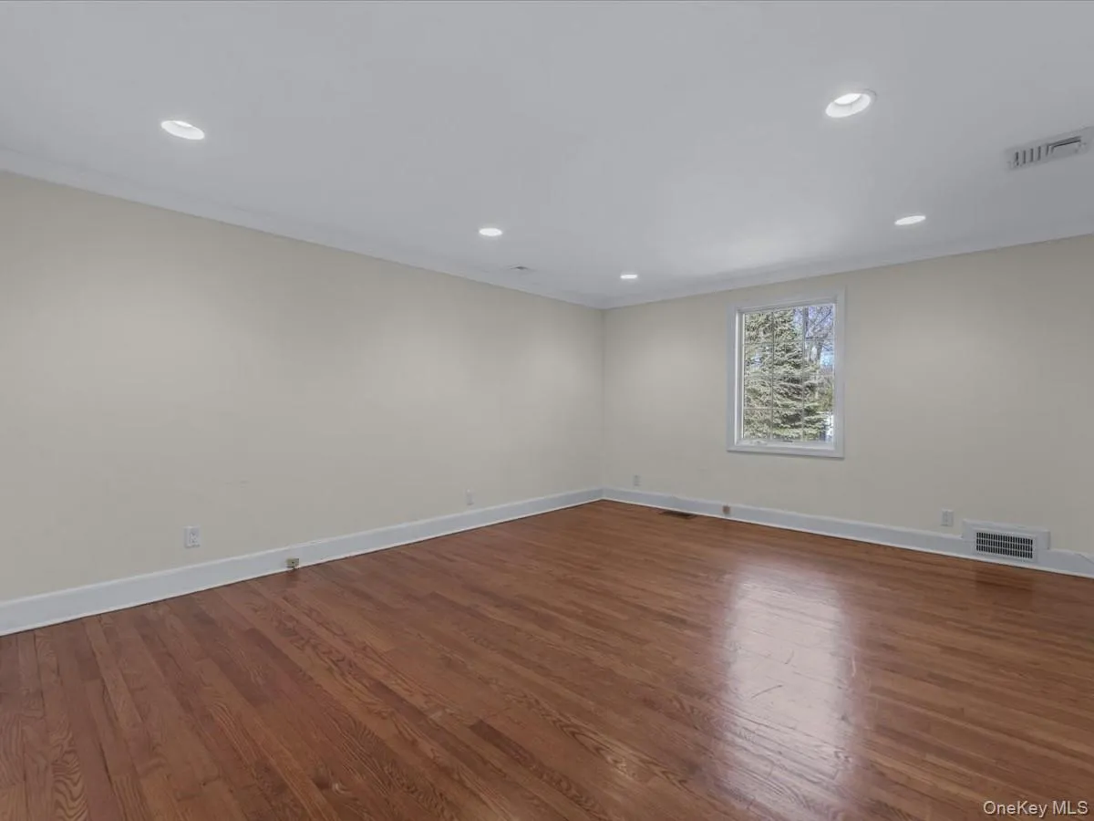 2 Amherst Road, North Hempstead, NY, 4 Bedrooms Bedrooms, 12 Rooms Rooms,3 BathroomsBathrooms,Residential Lease,For Rent,Amherst,0,1001701 2 Amherst Road, North Hempstead, NY, 4 Bedrooms Bedrooms, 12 Rooms Rooms,3 BathroomsBathrooms,Residential Lease,For Rent,Amherst,0,1001701