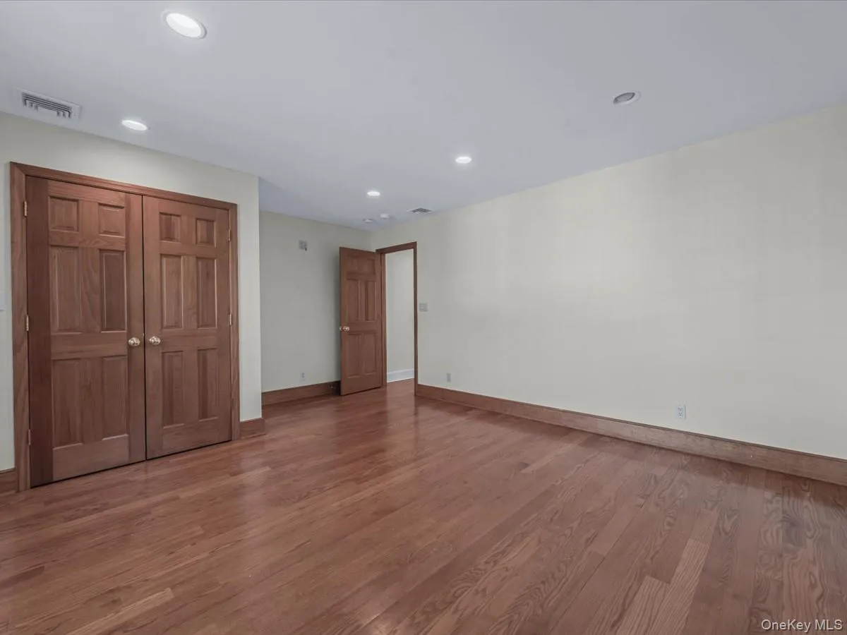 2 Amherst Road, North Hempstead, NY, 4 Bedrooms Bedrooms, 12 Rooms Rooms,3 BathroomsBathrooms,Residential Lease,For Rent,Amherst,0,1001701 2 Amherst Road, North Hempstead, NY, 4 Bedrooms Bedrooms, 12 Rooms Rooms,3 BathroomsBathrooms,Residential Lease,For Rent,Amherst,0,1001701