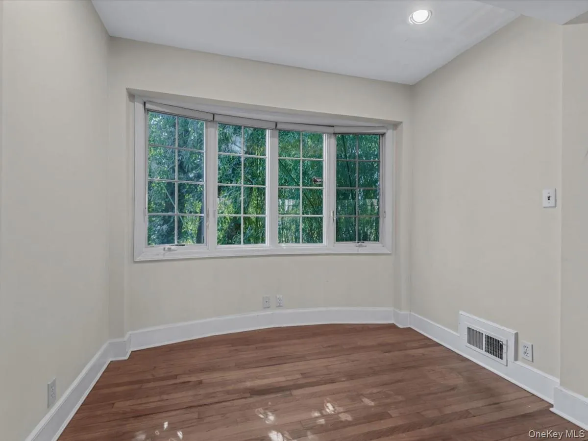 2 Amherst Road, North Hempstead, NY, 4 Bedrooms Bedrooms, 12 Rooms Rooms,3 BathroomsBathrooms,Residential Lease,For Rent,Amherst,0,1001701 2 Amherst Road, North Hempstead, NY, 4 Bedrooms Bedrooms, 12 Rooms Rooms,3 BathroomsBathrooms,Residential Lease,For Rent,Amherst,0,1001701