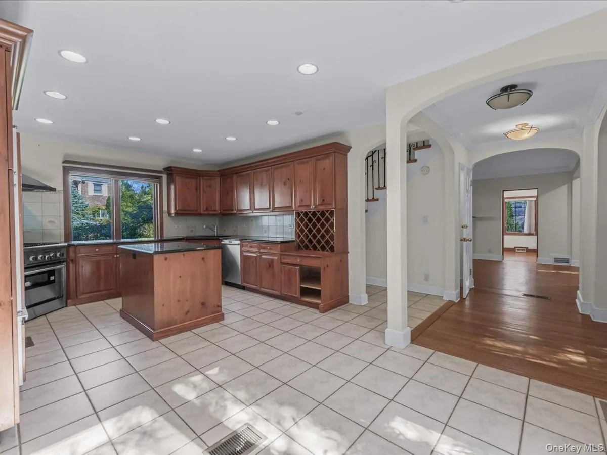 2 Amherst Road, North Hempstead, NY, 4 Bedrooms Bedrooms, 12 Rooms Rooms,3 BathroomsBathrooms,Residential Lease,For Rent,Amherst,0,1001701 2 Amherst Road, North Hempstead, NY, 4 Bedrooms Bedrooms, 12 Rooms Rooms,3 BathroomsBathrooms,Residential Lease,For Rent,Amherst,0,1001701
