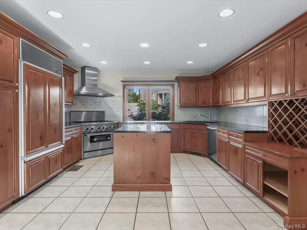 2 Amherst Road, North Hempstead, NY, 4 Bedrooms Bedrooms, 12 Rooms Rooms,3 BathroomsBathrooms,Residential Lease,For Rent,Amherst,0,1001701 2 Amherst Road, North Hempstead, NY, 4 Bedrooms Bedrooms, 12 Rooms Rooms,3 BathroomsBathrooms,Residential Lease,For Rent,Amherst,0,1001701