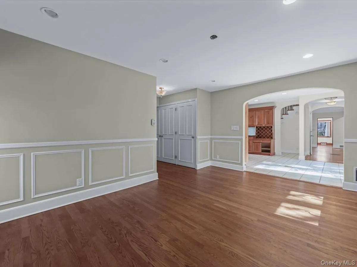 2 Amherst Road, North Hempstead, NY, 4 Bedrooms Bedrooms, 12 Rooms Rooms,3 BathroomsBathrooms,Residential Lease,For Rent,Amherst,0,1001701 2 Amherst Road, North Hempstead, NY, 4 Bedrooms Bedrooms, 12 Rooms Rooms,3 BathroomsBathrooms,Residential Lease,For Rent,Amherst,0,1001701