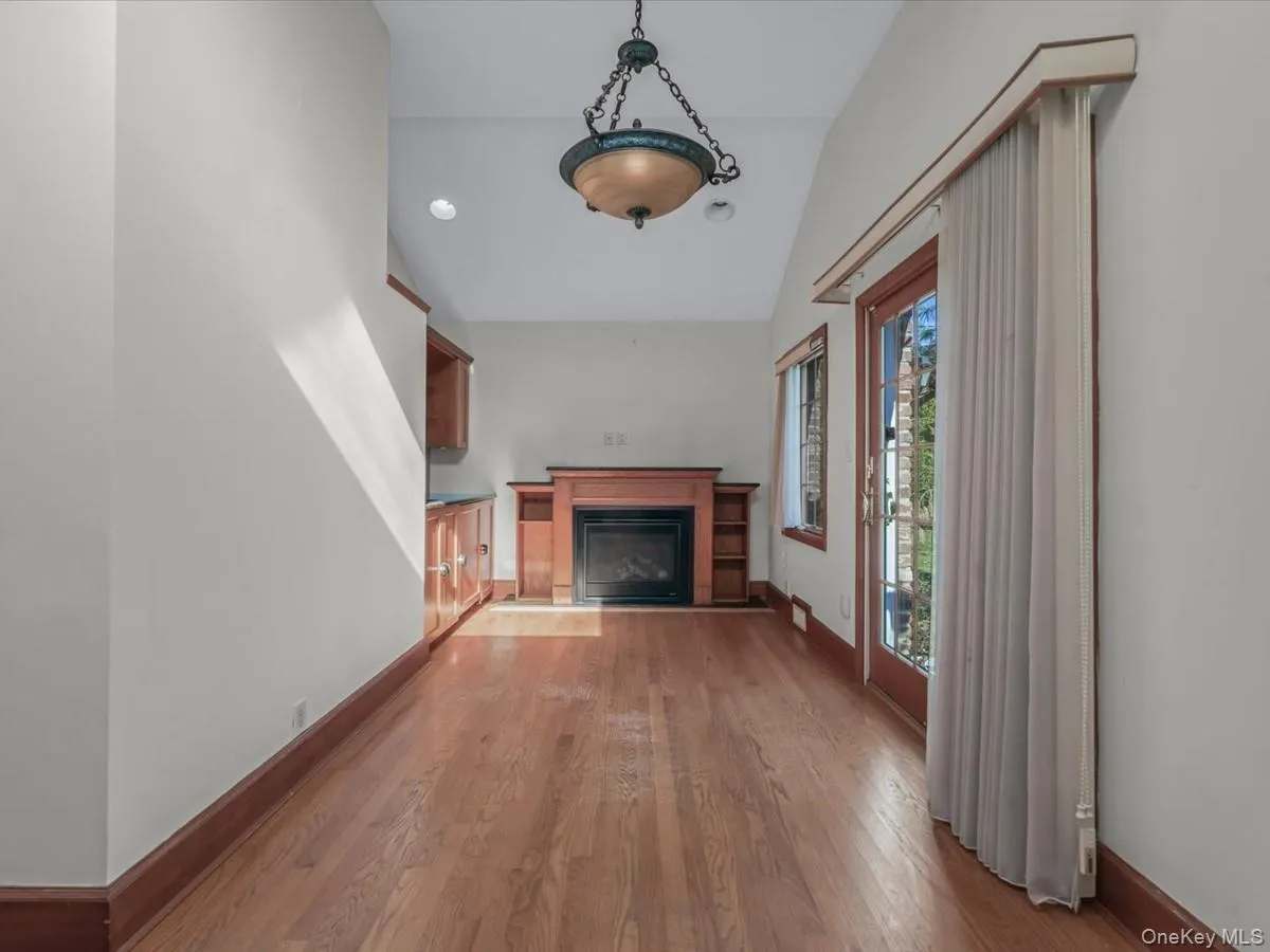 2 Amherst Road, North Hempstead, NY, 4 Bedrooms Bedrooms, 12 Rooms Rooms,3 BathroomsBathrooms,Residential Lease,For Rent,Amherst,0,1001701 2 Amherst Road, North Hempstead, NY, 4 Bedrooms Bedrooms, 12 Rooms Rooms,3 BathroomsBathrooms,Residential Lease,For Rent,Amherst,0,1001701