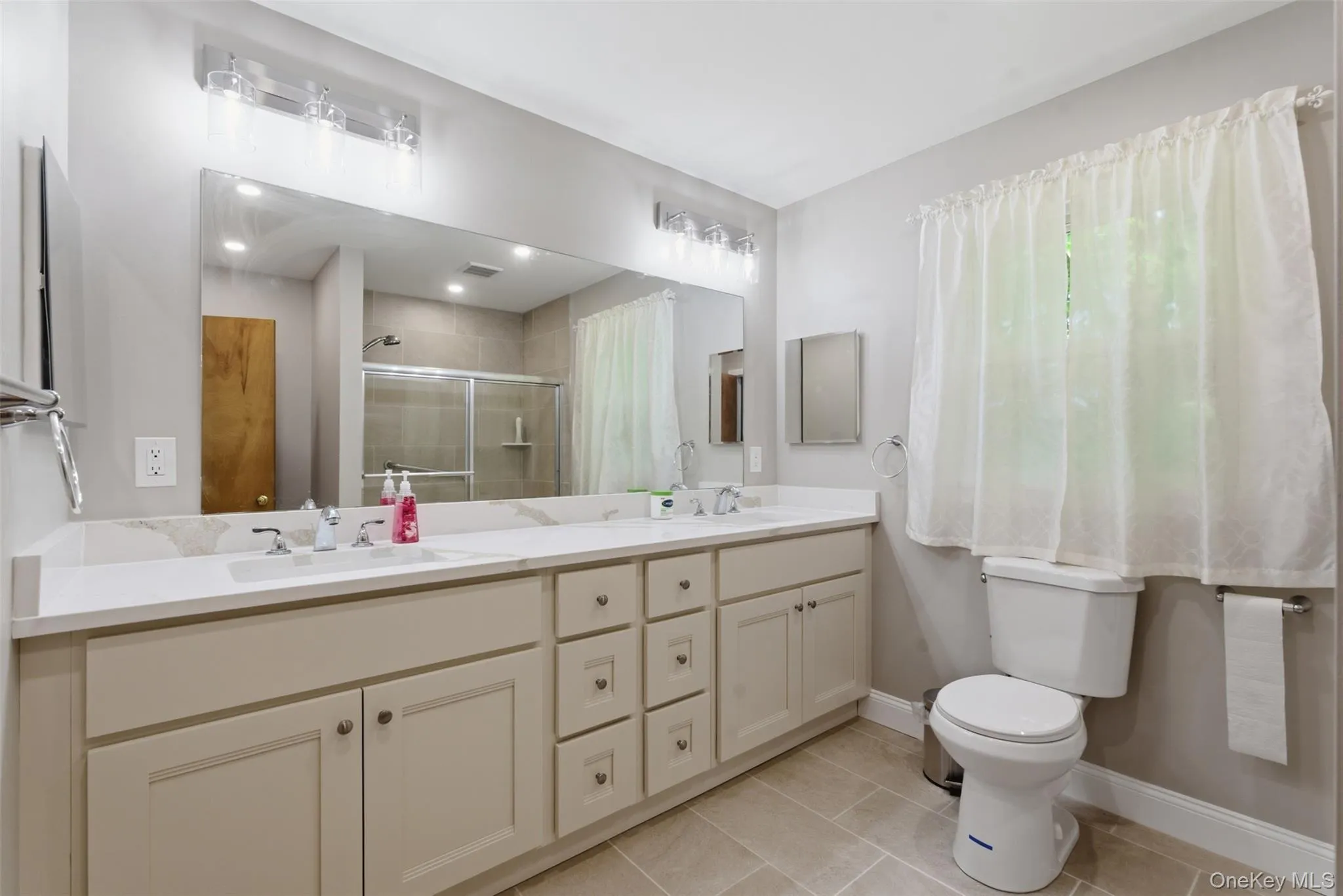 2 Mallard Drive, Clarkstown, NY, 5 Bedrooms Bedrooms, 12 Rooms Rooms,2 BathroomsBathrooms,Residential,For Rent,Mallard,0,1001708 2 Mallard Drive, Clarkstown, NY, 5 Bedrooms Bedrooms, 12 Rooms Rooms,2 BathroomsBathrooms,Residential,For Rent,Mallard,0,1001708