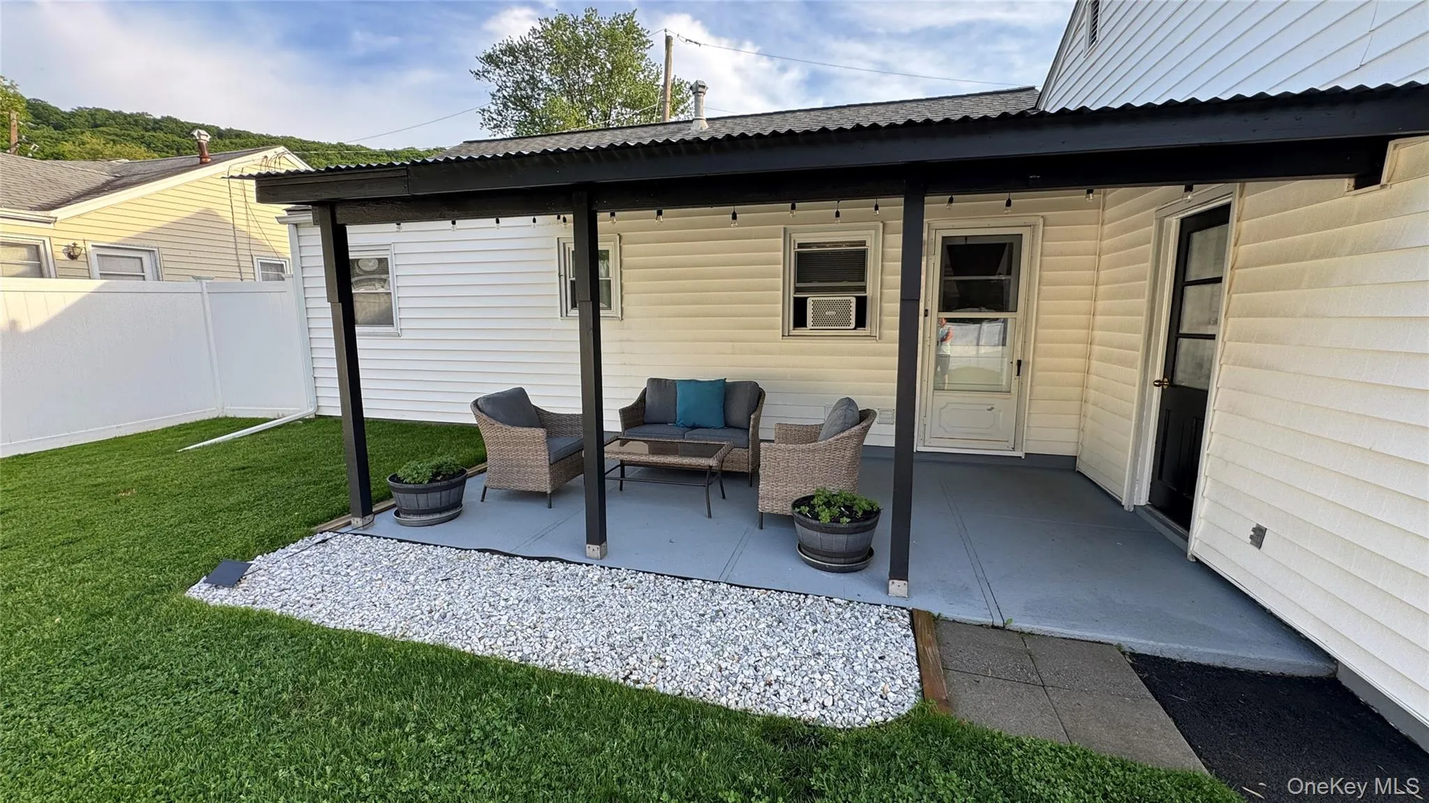 9 Maple Avenue, Haverstraw, NY, 2 Bedrooms Bedrooms, 5 Rooms Rooms,1 BathroomBathrooms,Residential,For Rent,Maple,0,1001720 9 Maple Avenue, Haverstraw, NY, 2 Bedrooms Bedrooms, 5 Rooms Rooms,1 BathroomBathrooms,Residential,For Rent,Maple,0,1001720