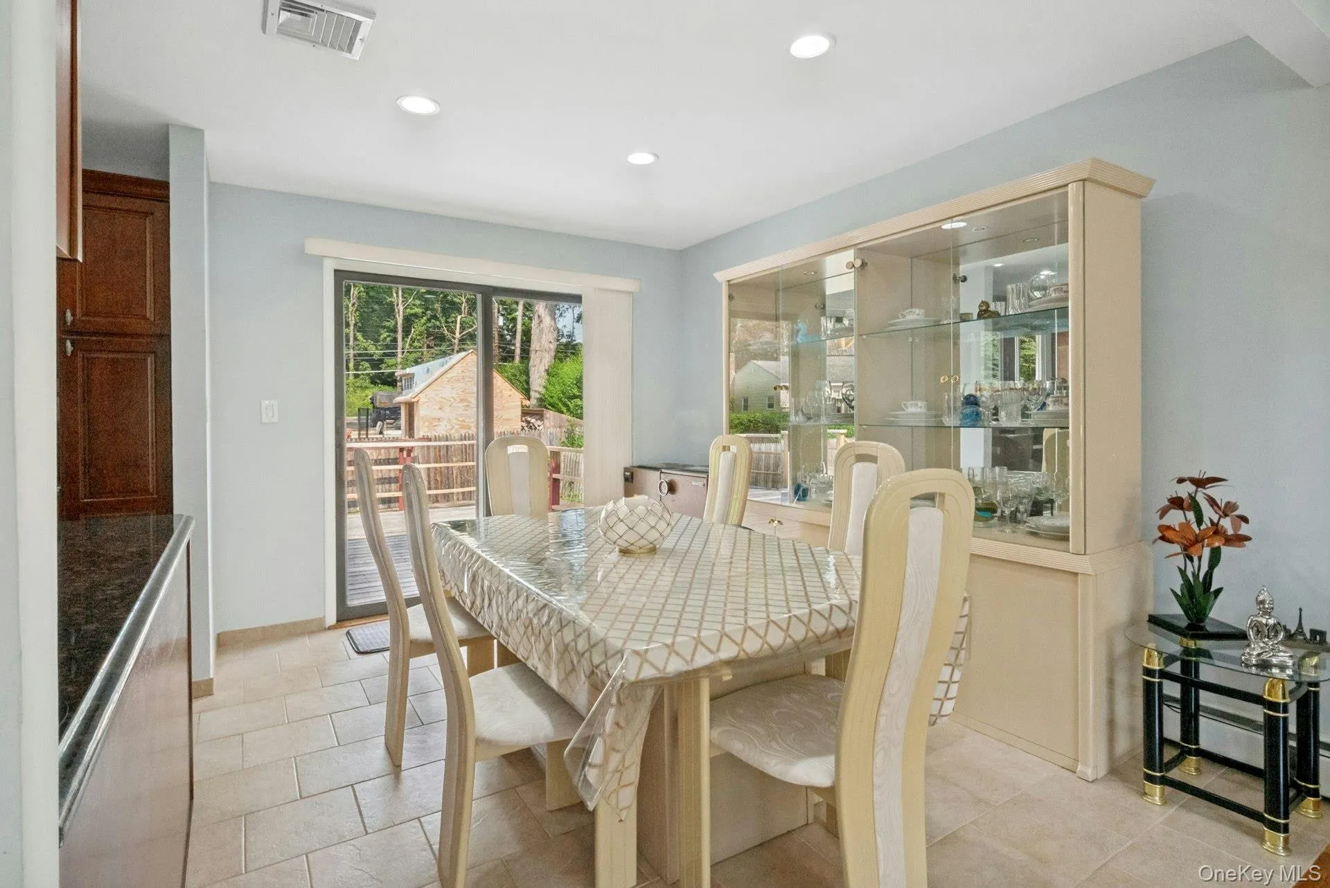 Dining room with access to the deck Dining room with access to the deck