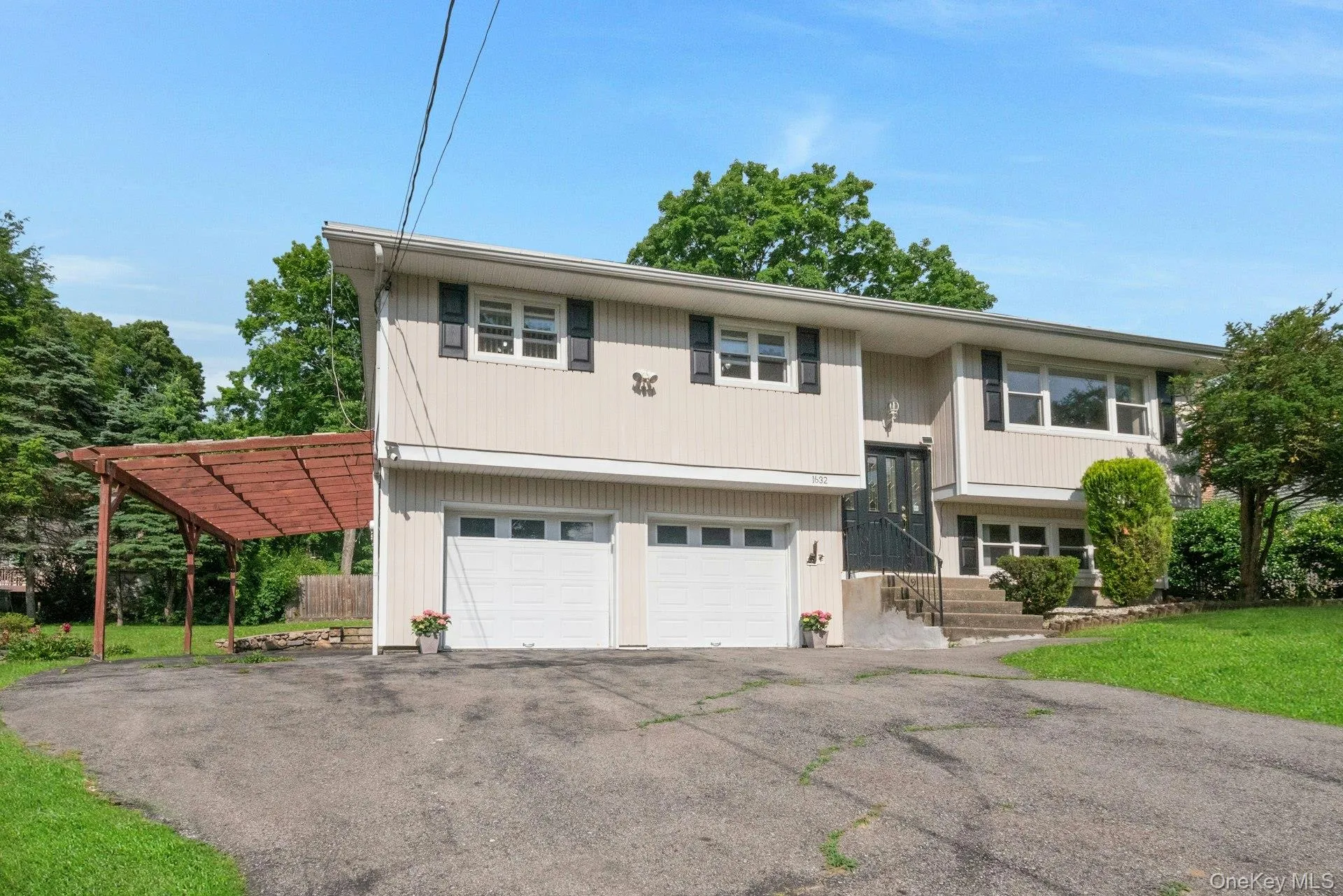 Large driveway with bonus carport Large driveway with bonus carport