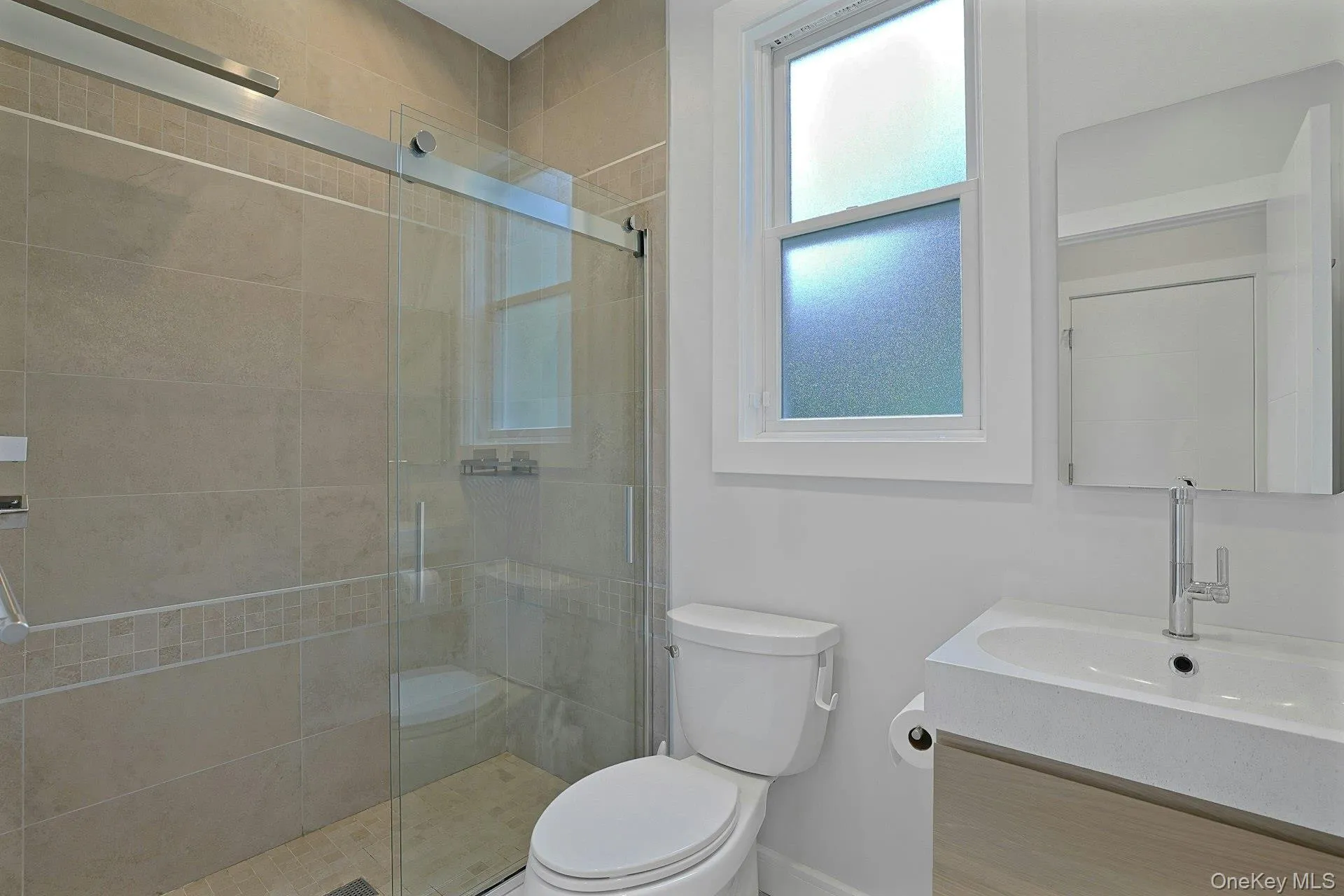 Full hallway bathroom Full hallway bathroom
