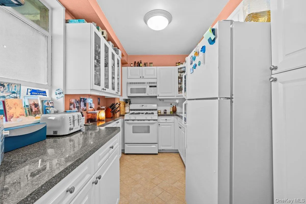 2575 Palisade Avenue, New York, NY, 1 Bedroom Bedrooms, 3 Rooms Rooms,1 BathroomBathrooms,Residential,For Rent,Palisade,0,1001742 2575 Palisade Avenue, New York, NY, 1 Bedroom Bedrooms, 3 Rooms Rooms,1 BathroomBathrooms,Residential,For Rent,Palisade,0,1001742