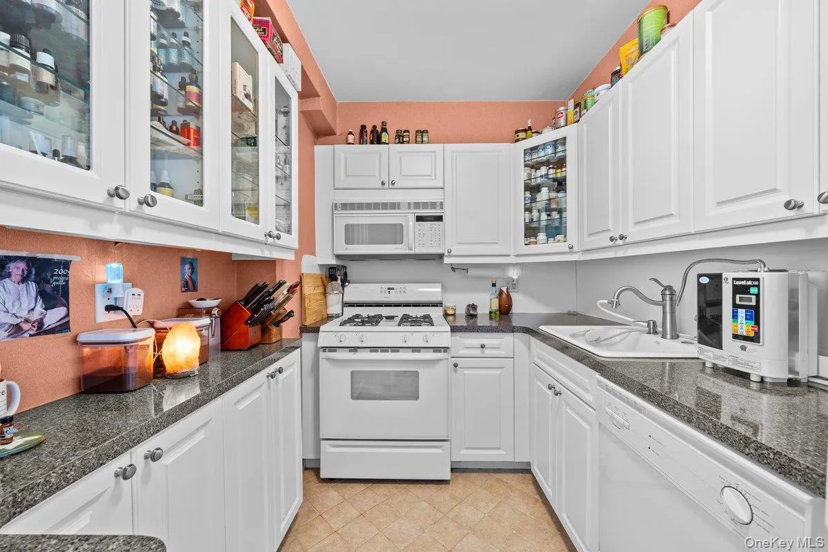 2575 Palisade Avenue, New York, NY, 1 Bedroom Bedrooms, 3 Rooms Rooms,1 BathroomBathrooms,Residential,For Rent,Palisade,0,1001742 2575 Palisade Avenue, New York, NY, 1 Bedroom Bedrooms, 3 Rooms Rooms,1 BathroomBathrooms,Residential,For Rent,Palisade,0,1001742