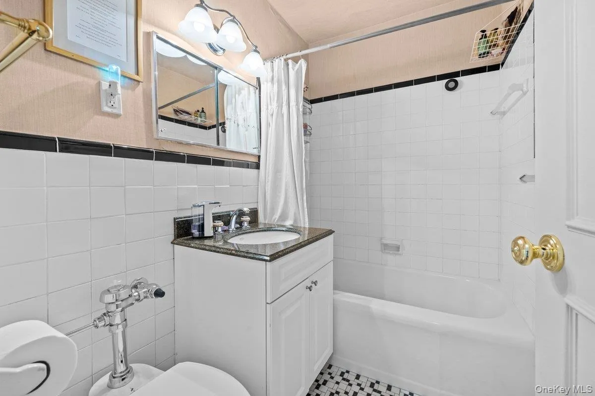 2575 Palisade Avenue, New York, NY, 1 Bedroom Bedrooms, 3 Rooms Rooms,1 BathroomBathrooms,Residential,For Rent,Palisade,0,1001742 2575 Palisade Avenue, New York, NY, 1 Bedroom Bedrooms, 3 Rooms Rooms,1 BathroomBathrooms,Residential,For Rent,Palisade,0,1001742
