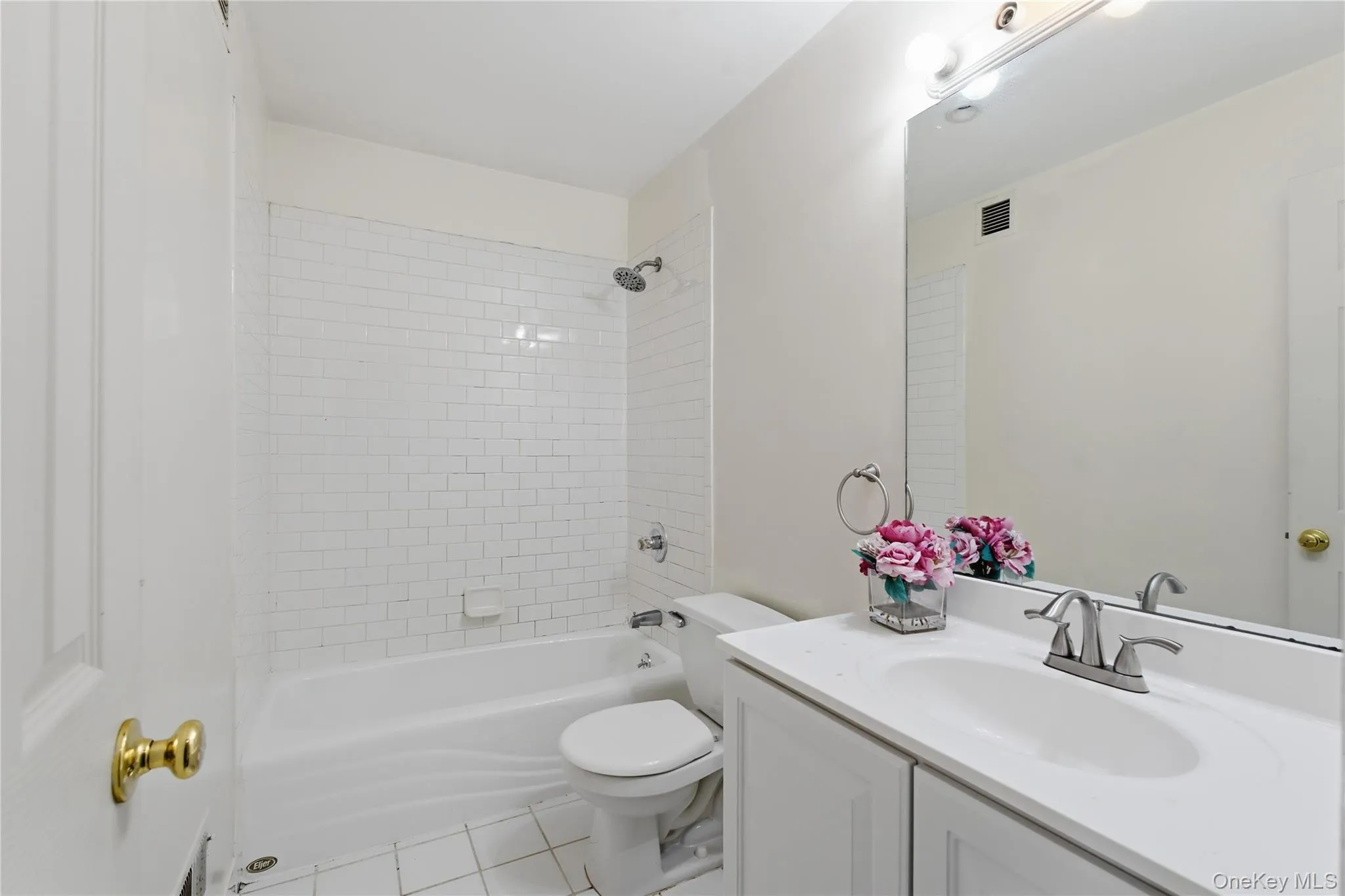 83 Kings Highway, New Rochelle, NY, 3 Bedrooms Bedrooms, 8 Rooms Rooms,1 BathroomBathrooms,Residential,For Rent,Kings,0,1001746 83 Kings Highway, New Rochelle, NY, 3 Bedrooms Bedrooms, 8 Rooms Rooms,1 BathroomBathrooms,Residential,For Rent,Kings,0,1001746