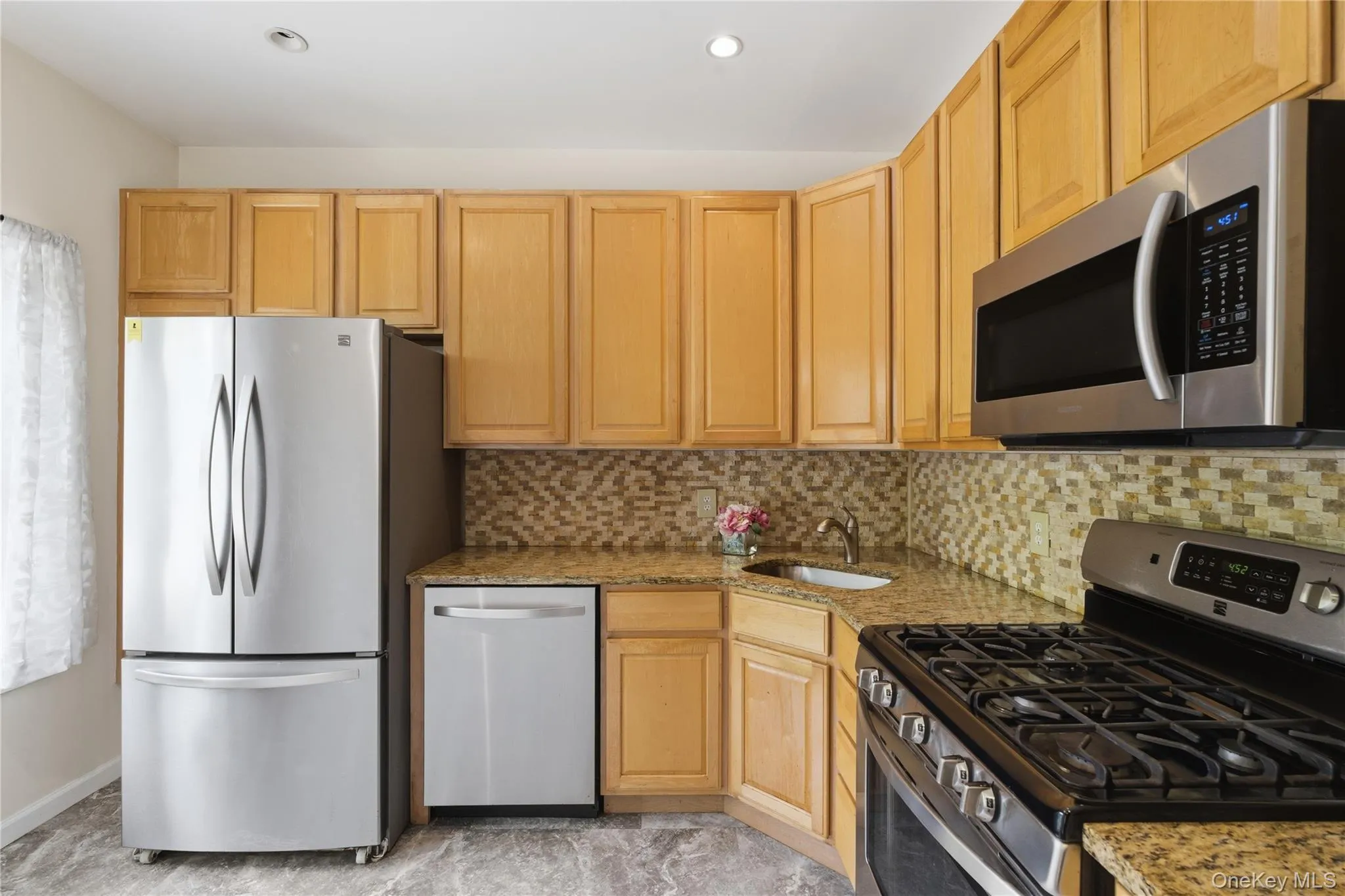 83 Kings Highway, New Rochelle, NY, 3 Bedrooms Bedrooms, 8 Rooms Rooms,1 BathroomBathrooms,Residential,For Rent,Kings,0,1001746 83 Kings Highway, New Rochelle, NY, 3 Bedrooms Bedrooms, 8 Rooms Rooms,1 BathroomBathrooms,Residential,For Rent,Kings,0,1001746