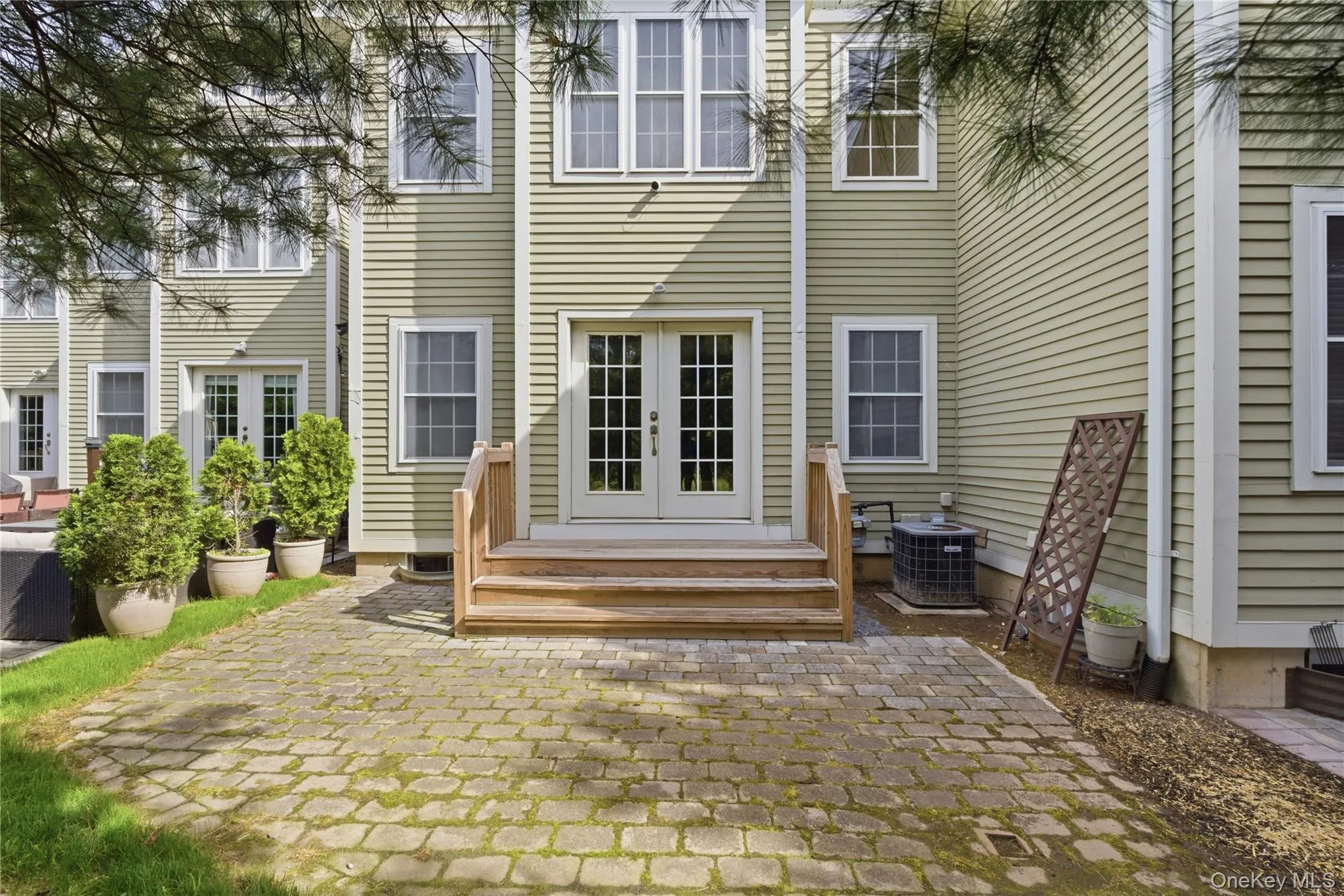 83 Kings Highway, New Rochelle, NY, 3 Bedrooms Bedrooms, 8 Rooms Rooms,1 BathroomBathrooms,Residential,For Rent,Kings,0,1001746 83 Kings Highway, New Rochelle, NY, 3 Bedrooms Bedrooms, 8 Rooms Rooms,1 BathroomBathrooms,Residential,For Rent,Kings,0,1001746