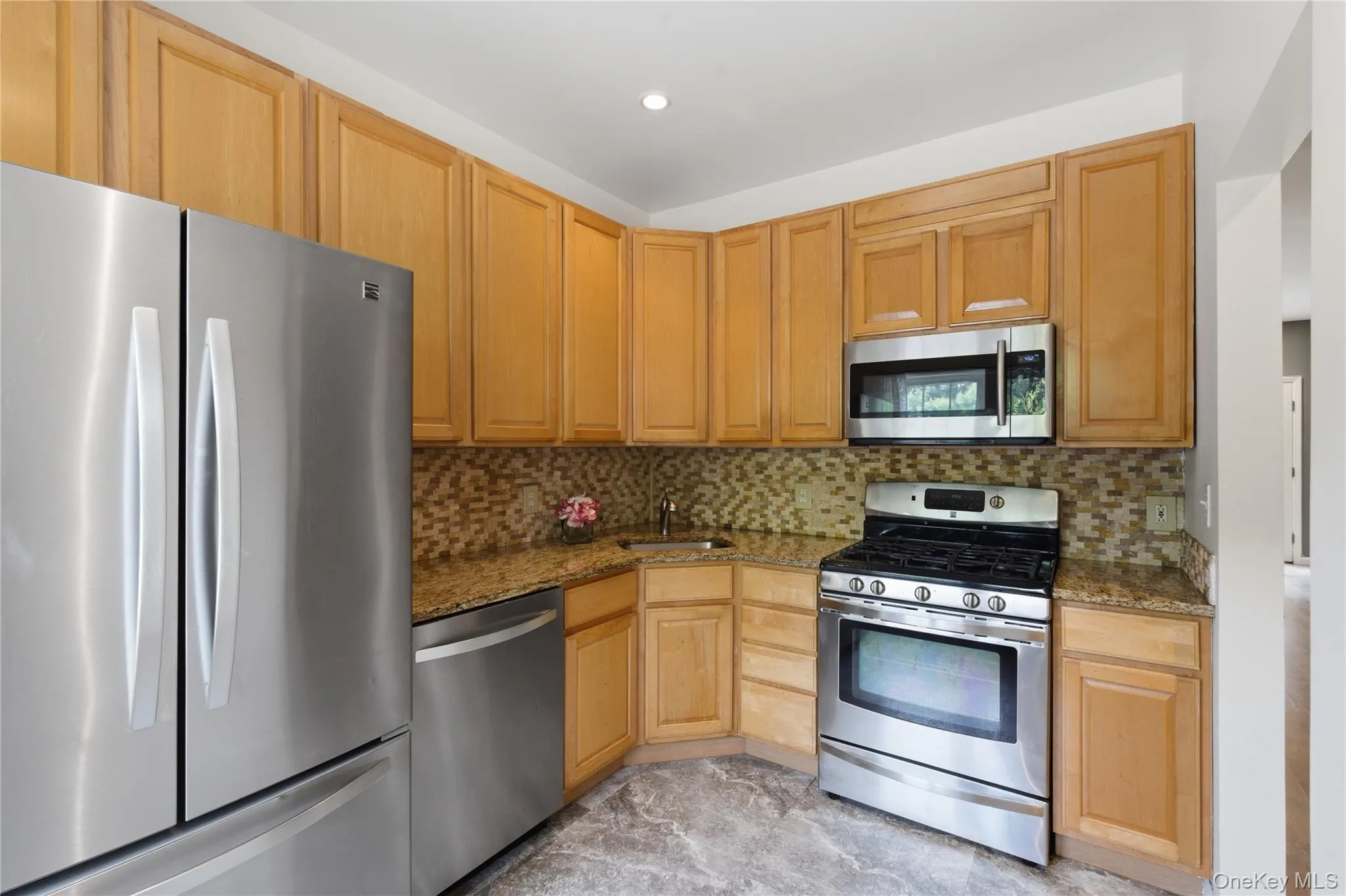 83 Kings Highway, New Rochelle, NY, 3 Bedrooms Bedrooms, 8 Rooms Rooms,1 BathroomBathrooms,Residential,For Rent,Kings,0,1001746 83 Kings Highway, New Rochelle, NY, 3 Bedrooms Bedrooms, 8 Rooms Rooms,1 BathroomBathrooms,Residential,For Rent,Kings,0,1001746