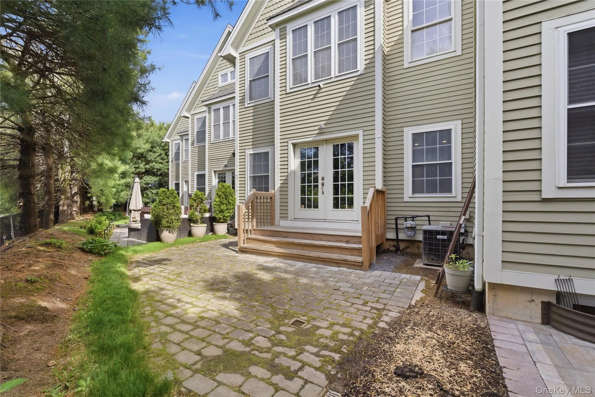 83 Kings Highway, New Rochelle, NY, 3 Bedrooms Bedrooms, 8 Rooms Rooms,1 BathroomBathrooms,Residential,For Rent,Kings,0,1001746 83 Kings Highway, New Rochelle, NY, 3 Bedrooms Bedrooms, 8 Rooms Rooms,1 BathroomBathrooms,Residential,For Rent,Kings,0,1001746