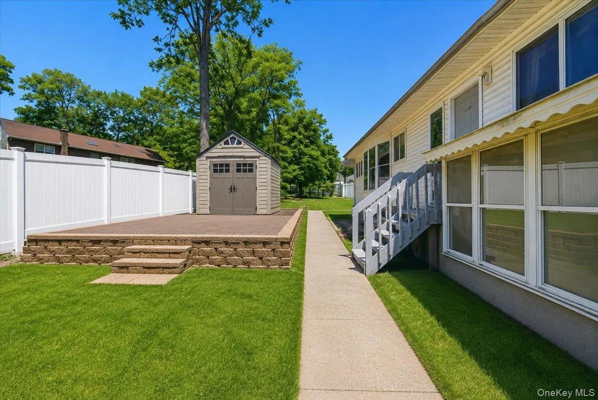 15 Oakhurst Street, Huntington, NY, 6 Bedrooms Bedrooms, 12 Rooms Rooms,6 BathroomsBathrooms,Residential,For Rent,Oakhurst Street,0,1001755 15 Oakhurst Street, Huntington, NY, 6 Bedrooms Bedrooms, 12 Rooms Rooms,6 BathroomsBathrooms,Residential,For Rent,Oakhurst Street,0,1001755