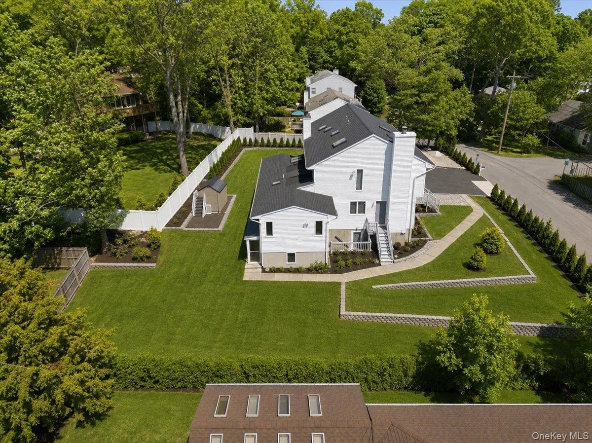 15 Oakhurst Street, Huntington, NY, 6 Bedrooms Bedrooms, 12 Rooms Rooms,6 BathroomsBathrooms,Residential,For Rent,Oakhurst Street,0,1001755 15 Oakhurst Street, Huntington, NY, 6 Bedrooms Bedrooms, 12 Rooms Rooms,6 BathroomsBathrooms,Residential,For Rent,Oakhurst Street,0,1001755