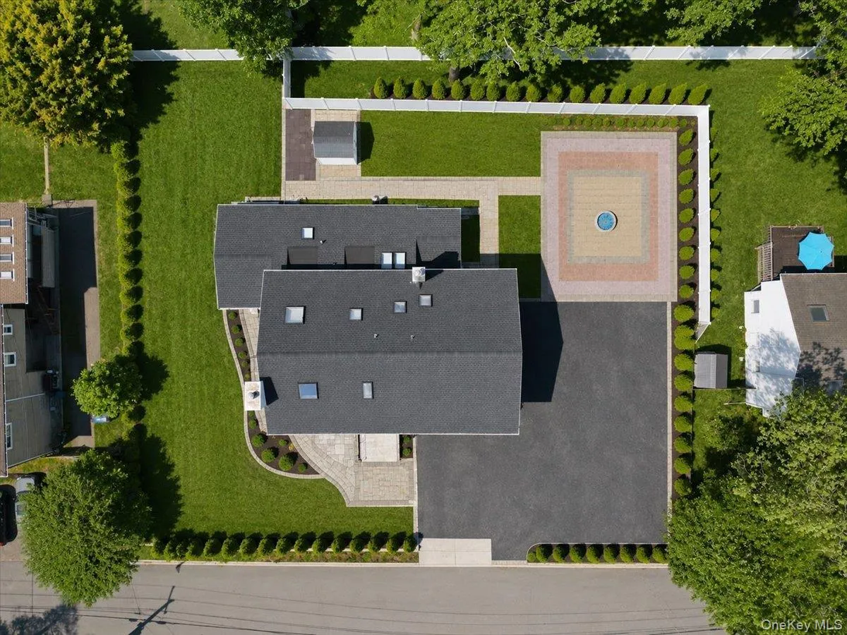 15 Oakhurst Street, Huntington, NY, 6 Bedrooms Bedrooms, 12 Rooms Rooms,6 BathroomsBathrooms,Residential,For Rent,Oakhurst Street,0,1001755 15 Oakhurst Street, Huntington, NY, 6 Bedrooms Bedrooms, 12 Rooms Rooms,6 BathroomsBathrooms,Residential,For Rent,Oakhurst Street,0,1001755