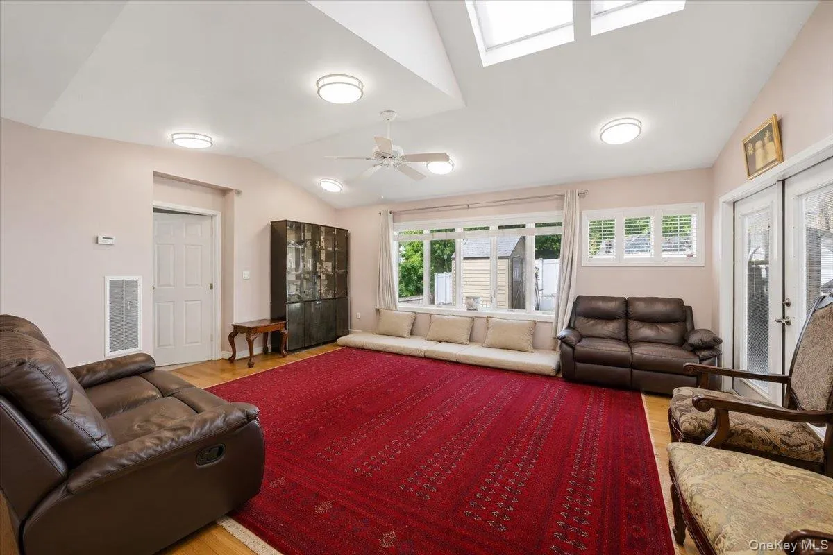15 Oakhurst Street, Huntington, NY, 6 Bedrooms Bedrooms, 12 Rooms Rooms,6 BathroomsBathrooms,Residential,For Rent,Oakhurst Street,0,1001755 15 Oakhurst Street, Huntington, NY, 6 Bedrooms Bedrooms, 12 Rooms Rooms,6 BathroomsBathrooms,Residential,For Rent,Oakhurst Street,0,1001755