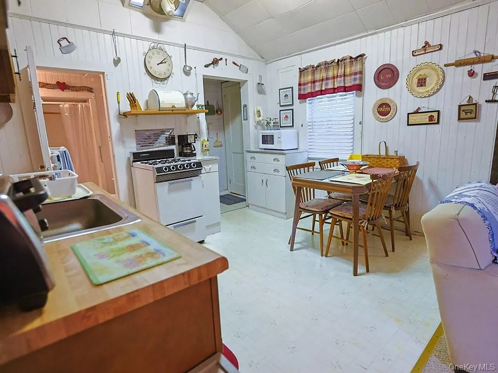 4 Spruce Street, Mamakating, NY, 2 Bedrooms Bedrooms, 5 Rooms Rooms,1 BathroomBathrooms,Residential,For Rent,Spruce,0,1001776 4 Spruce Street, Mamakating, NY, 2 Bedrooms Bedrooms, 5 Rooms Rooms,1 BathroomBathrooms,Residential,For Rent,Spruce,0,1001776