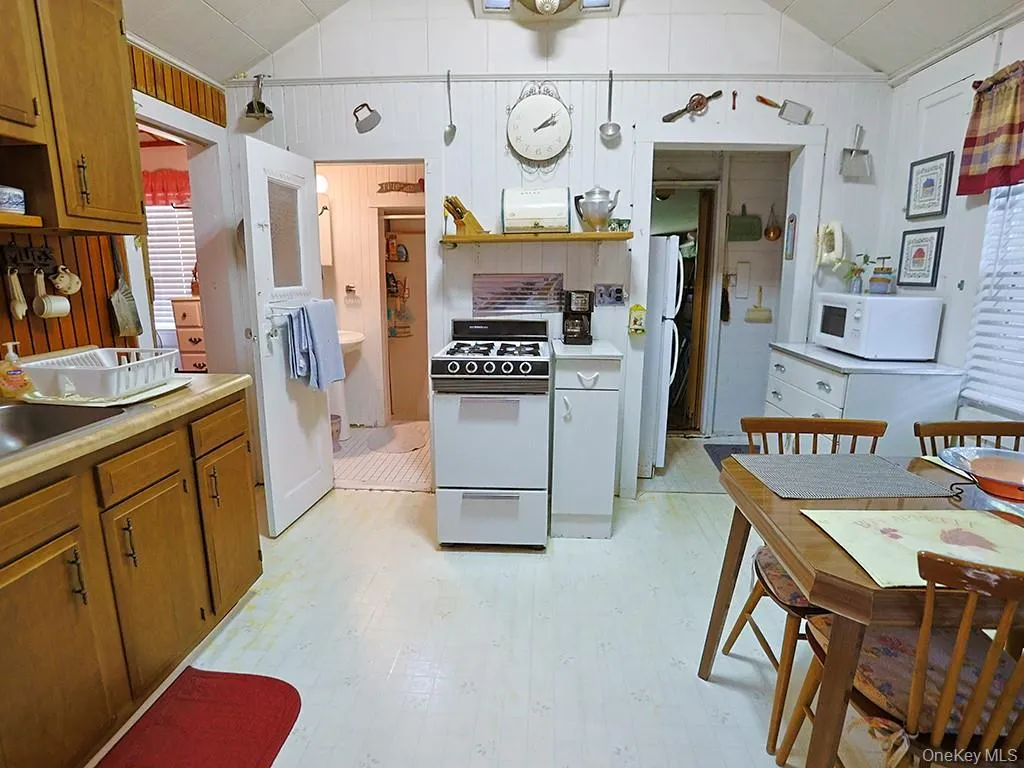 4 Spruce Street, Mamakating, NY, 2 Bedrooms Bedrooms, 5 Rooms Rooms,1 BathroomBathrooms,Residential,For Rent,Spruce,0,1001776 4 Spruce Street, Mamakating, NY, 2 Bedrooms Bedrooms, 5 Rooms Rooms,1 BathroomBathrooms,Residential,For Rent,Spruce,0,1001776