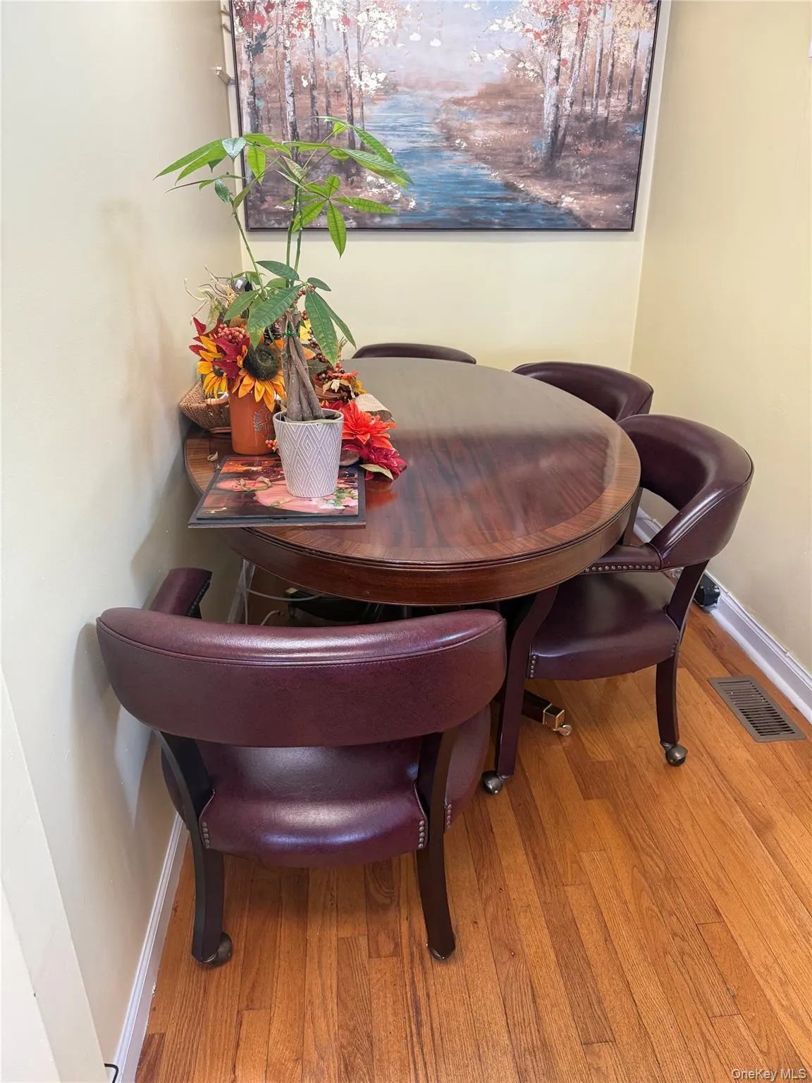 Unit A: Office nook currently used with table and chairs as meeting space Unit A: Office nook currently used with table and chairs as meeting space