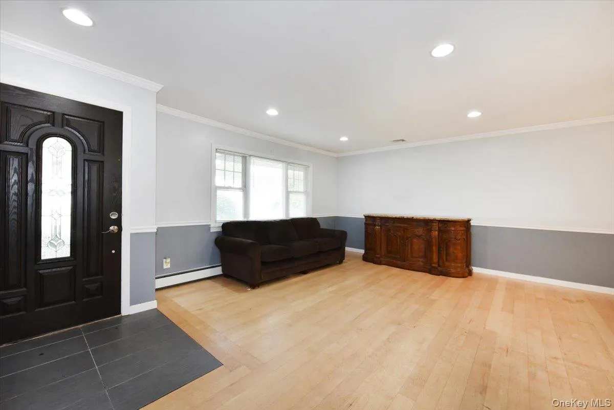 20 Dumond Place, Brookhaven, NY, 3 Bedrooms Bedrooms, 9 Rooms Rooms,2 BathroomsBathrooms,Residential,For Rent,Dumond,0,1001788 20 Dumond Place, Brookhaven, NY, 3 Bedrooms Bedrooms, 9 Rooms Rooms,2 BathroomsBathrooms,Residential,For Rent,Dumond,0,1001788