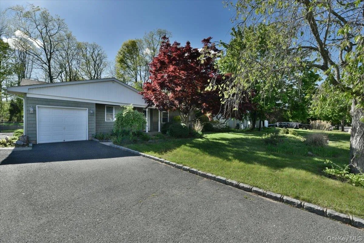 20 Dumond Place, Brookhaven, NY, 3 Bedrooms Bedrooms, 9 Rooms Rooms,2 BathroomsBathrooms,Residential,For Rent,Dumond,0,1001788 20 Dumond Place, Brookhaven, NY, 3 Bedrooms Bedrooms, 9 Rooms Rooms,2 BathroomsBathrooms,Residential,For Rent,Dumond,0,1001788