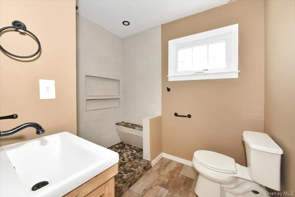 20 Dumond Place, Brookhaven, NY, 3 Bedrooms Bedrooms, 9 Rooms Rooms,2 BathroomsBathrooms,Residential,For Rent,Dumond,0,1001788 20 Dumond Place, Brookhaven, NY, 3 Bedrooms Bedrooms, 9 Rooms Rooms,2 BathroomsBathrooms,Residential,For Rent,Dumond,0,1001788