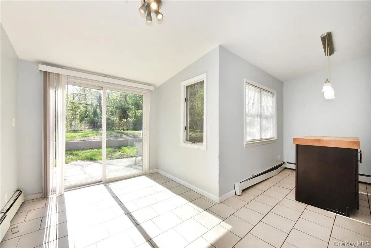 20 Dumond Place, Brookhaven, NY, 3 Bedrooms Bedrooms, 9 Rooms Rooms,2 BathroomsBathrooms,Residential,For Rent,Dumond,0,1001788 20 Dumond Place, Brookhaven, NY, 3 Bedrooms Bedrooms, 9 Rooms Rooms,2 BathroomsBathrooms,Residential,For Rent,Dumond,0,1001788