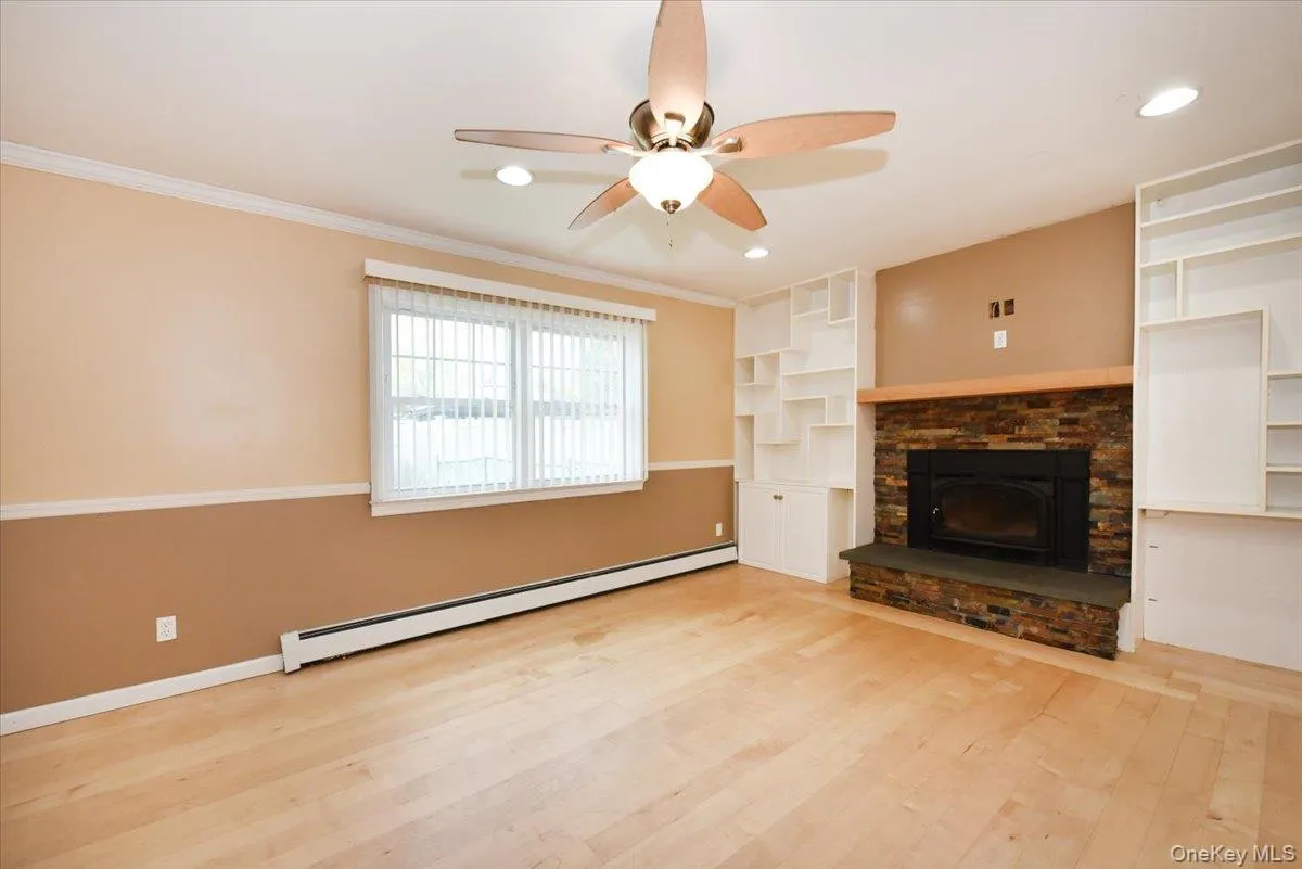20 Dumond Place, Brookhaven, NY, 3 Bedrooms Bedrooms, 9 Rooms Rooms,2 BathroomsBathrooms,Residential,For Rent,Dumond,0,1001788 20 Dumond Place, Brookhaven, NY, 3 Bedrooms Bedrooms, 9 Rooms Rooms,2 BathroomsBathrooms,Residential,For Rent,Dumond,0,1001788