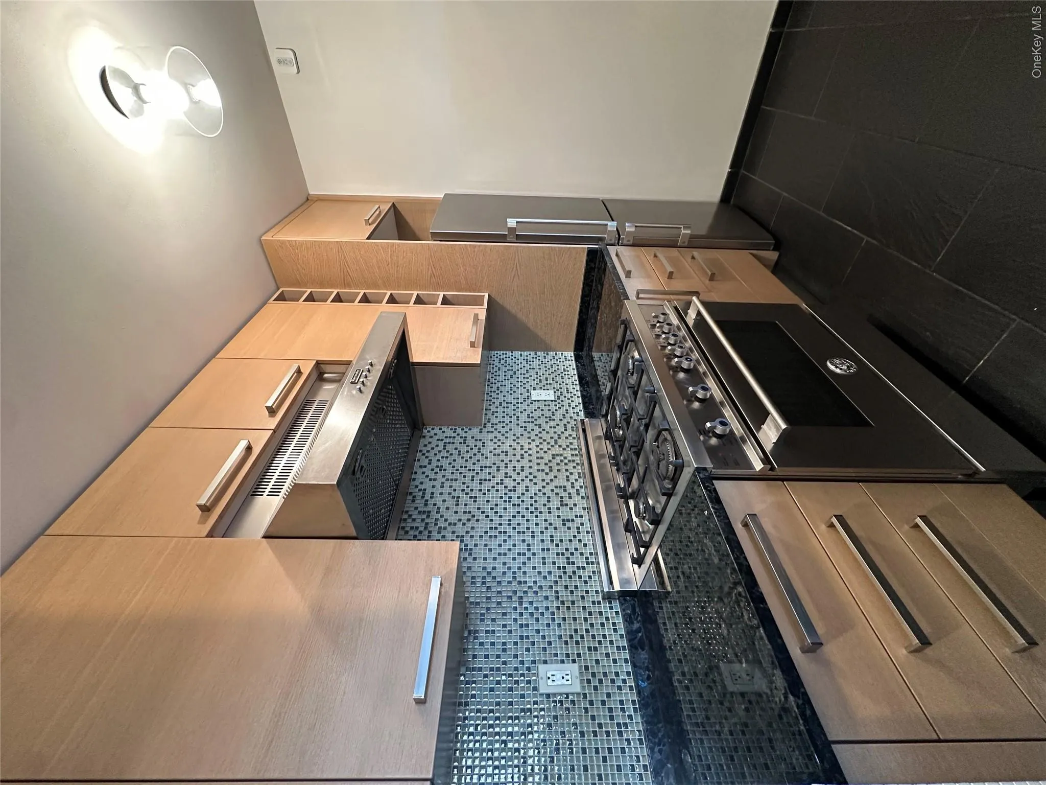 2 End Avenue, New York, NY, 1 Bedroom Bedrooms, 3 Rooms Rooms,1 BathroomBathrooms,Residential Sale,For Rent,End,0,1001804 2 End Avenue, New York, NY, 1 Bedroom Bedrooms, 3 Rooms Rooms,1 BathroomBathrooms,Residential Sale,For Rent,End,0,1001804