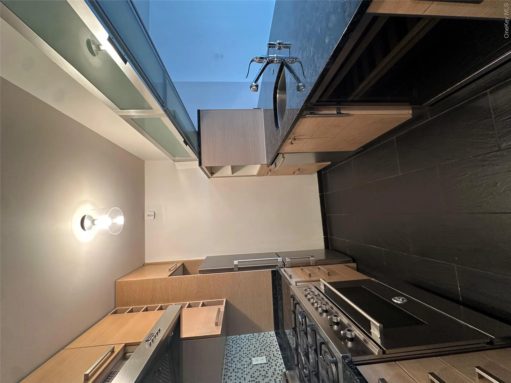 2 End Avenue, New York, NY, 1 Bedroom Bedrooms, 3 Rooms Rooms,1 BathroomBathrooms,Residential Sale,For Rent,End,0,1001804 2 End Avenue, New York, NY, 1 Bedroom Bedrooms, 3 Rooms Rooms,1 BathroomBathrooms,Residential Sale,For Rent,End,0,1001804