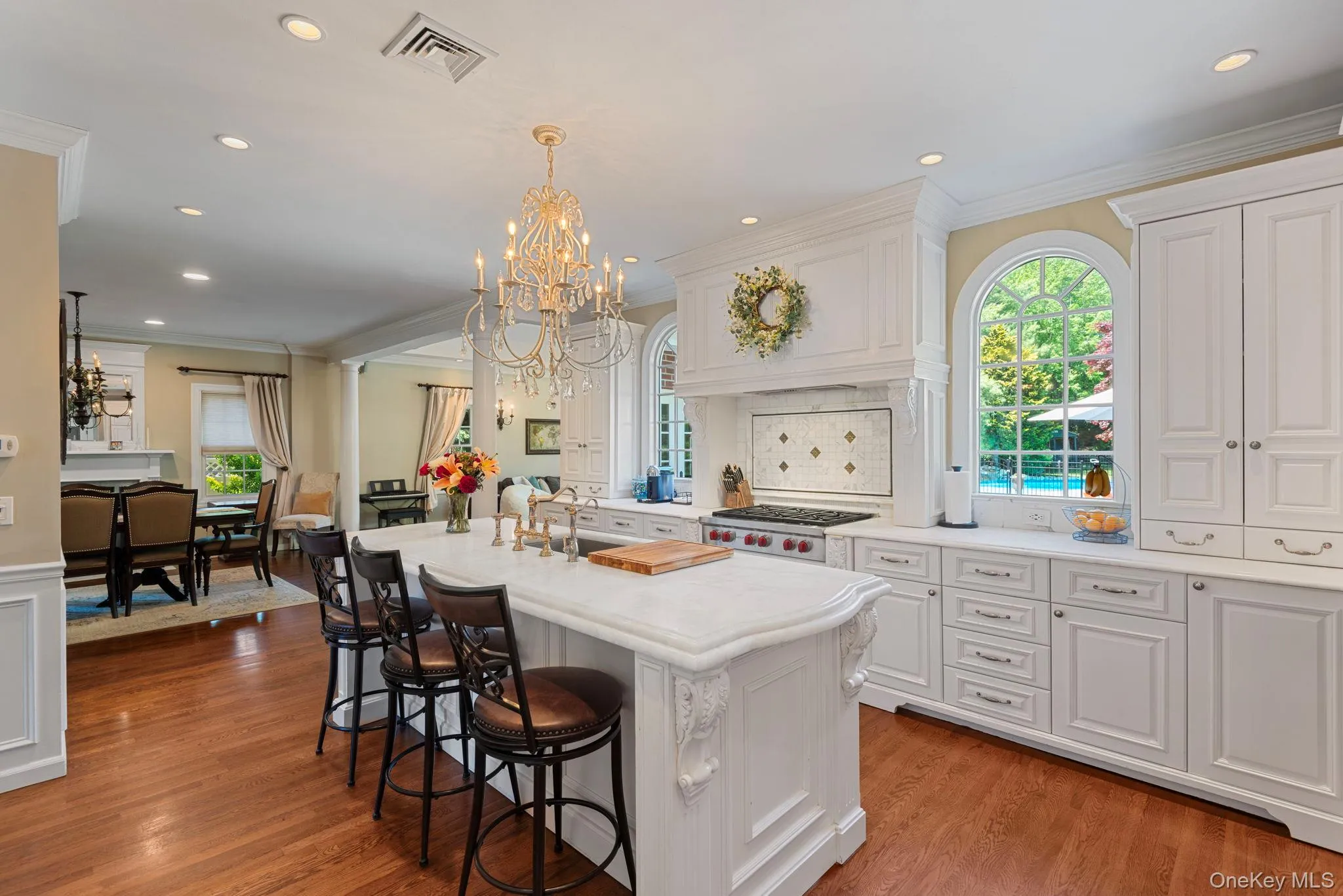Center Island......Perfect for Buffets, Coffee, Small Meals and Homework!!! Center Island......Perfect for Buffets, Coffee, Small Meals and Homework!!!