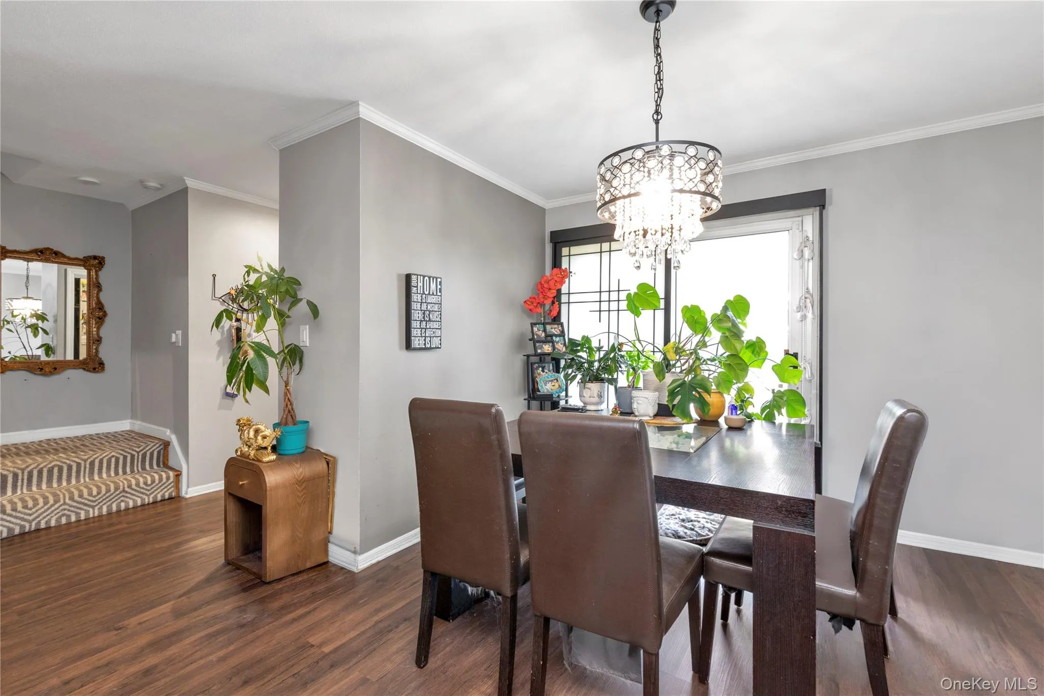 Spacious Dining Room with sliding doors to the private patio Spacious Dining Room with sliding doors to the private patio