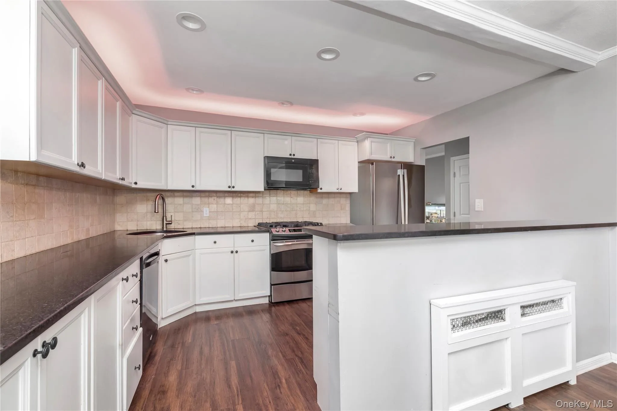 Gorgeous Kitchen with abundant storage and counter space Gorgeous Kitchen with abundant storage and counter space
