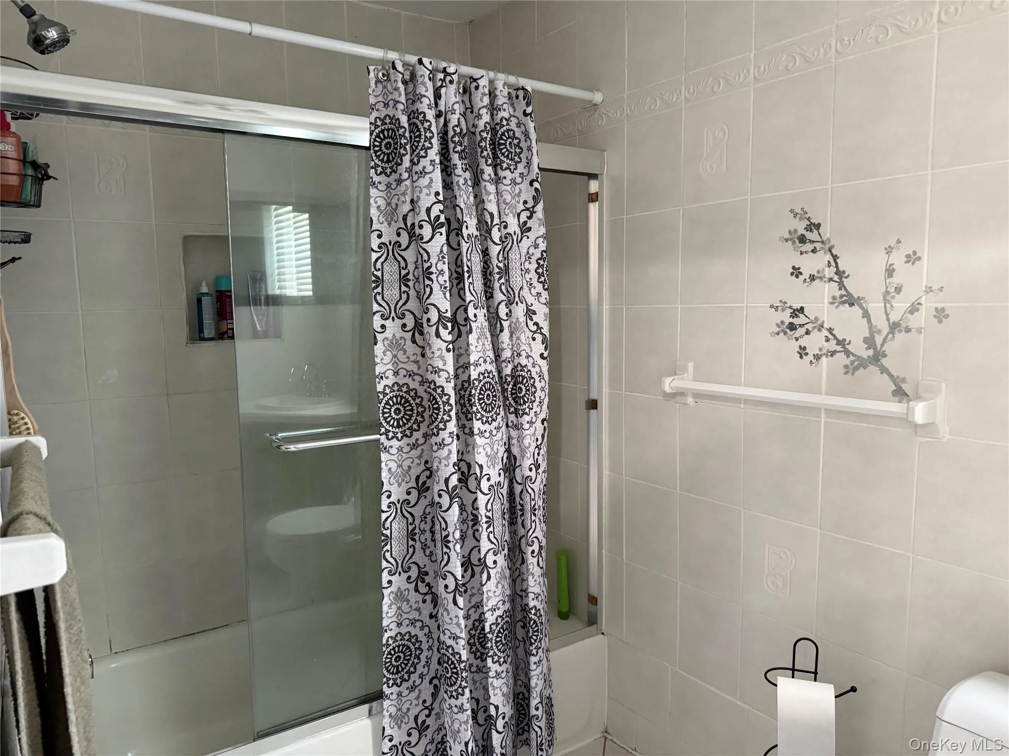 bathroom bathroom